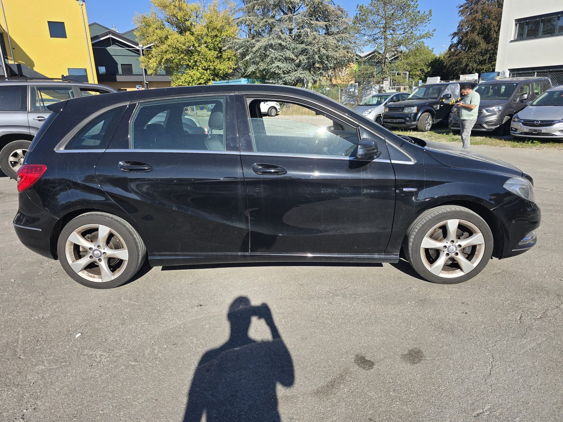 MERCEDES-BENZ B 180 Active Edition-image-4