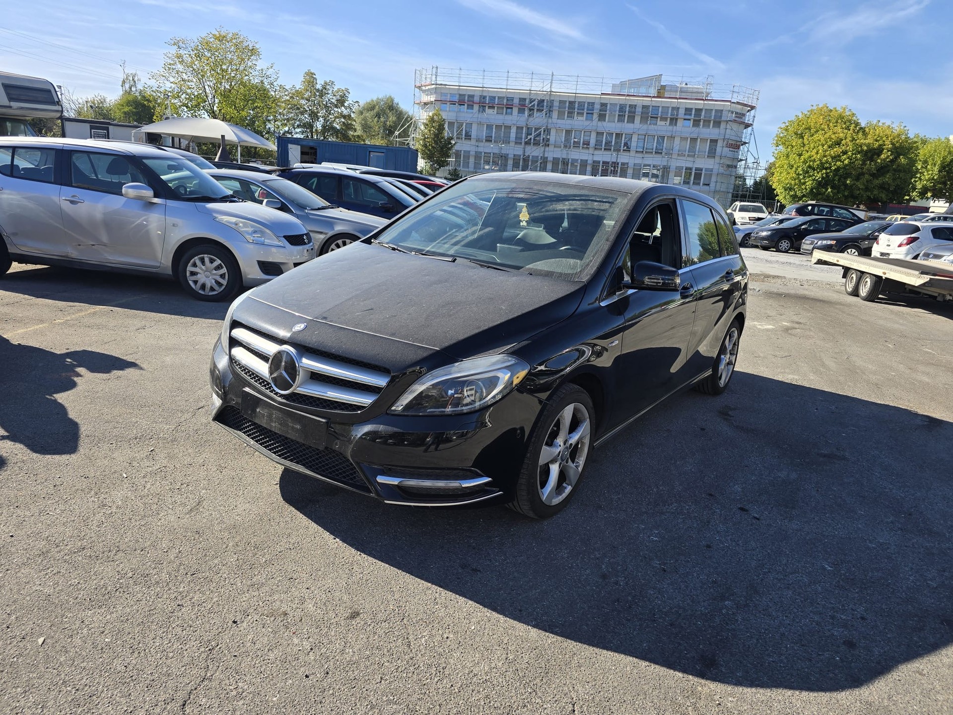 MERCEDES-BENZ B 180 Active Edition-image-1