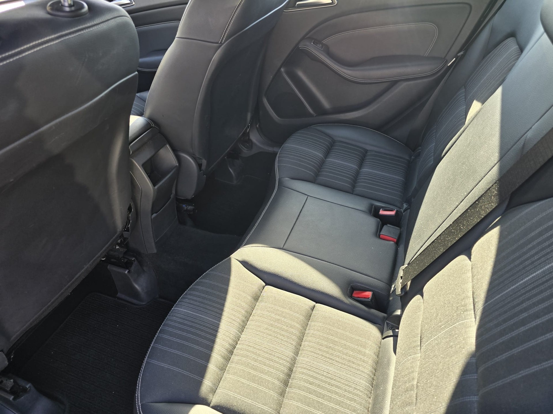 MERCEDES-BENZ B 180 Active Edition-image-9