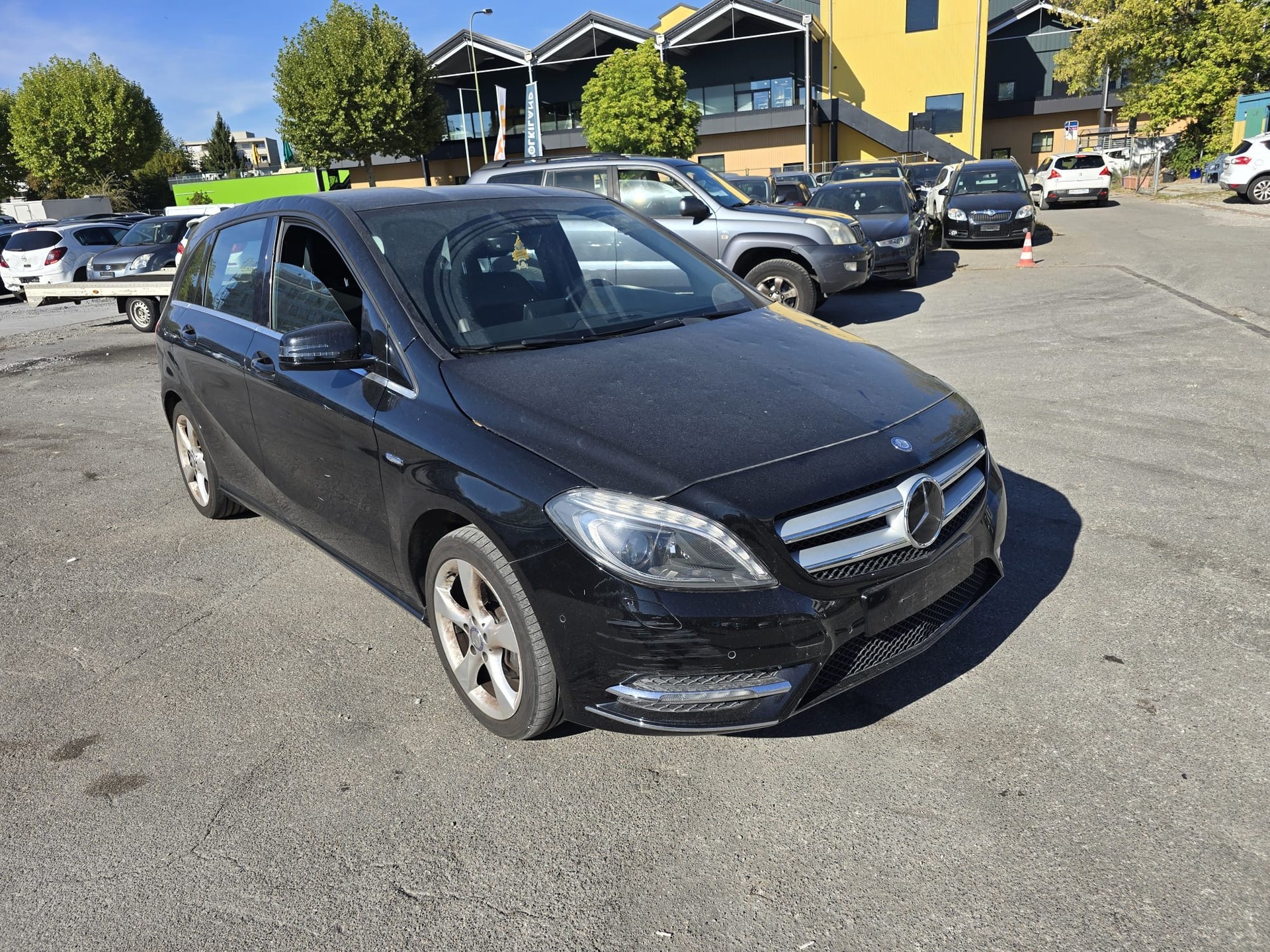 MERCEDES-BENZ B 180 Active Edition-image-2
