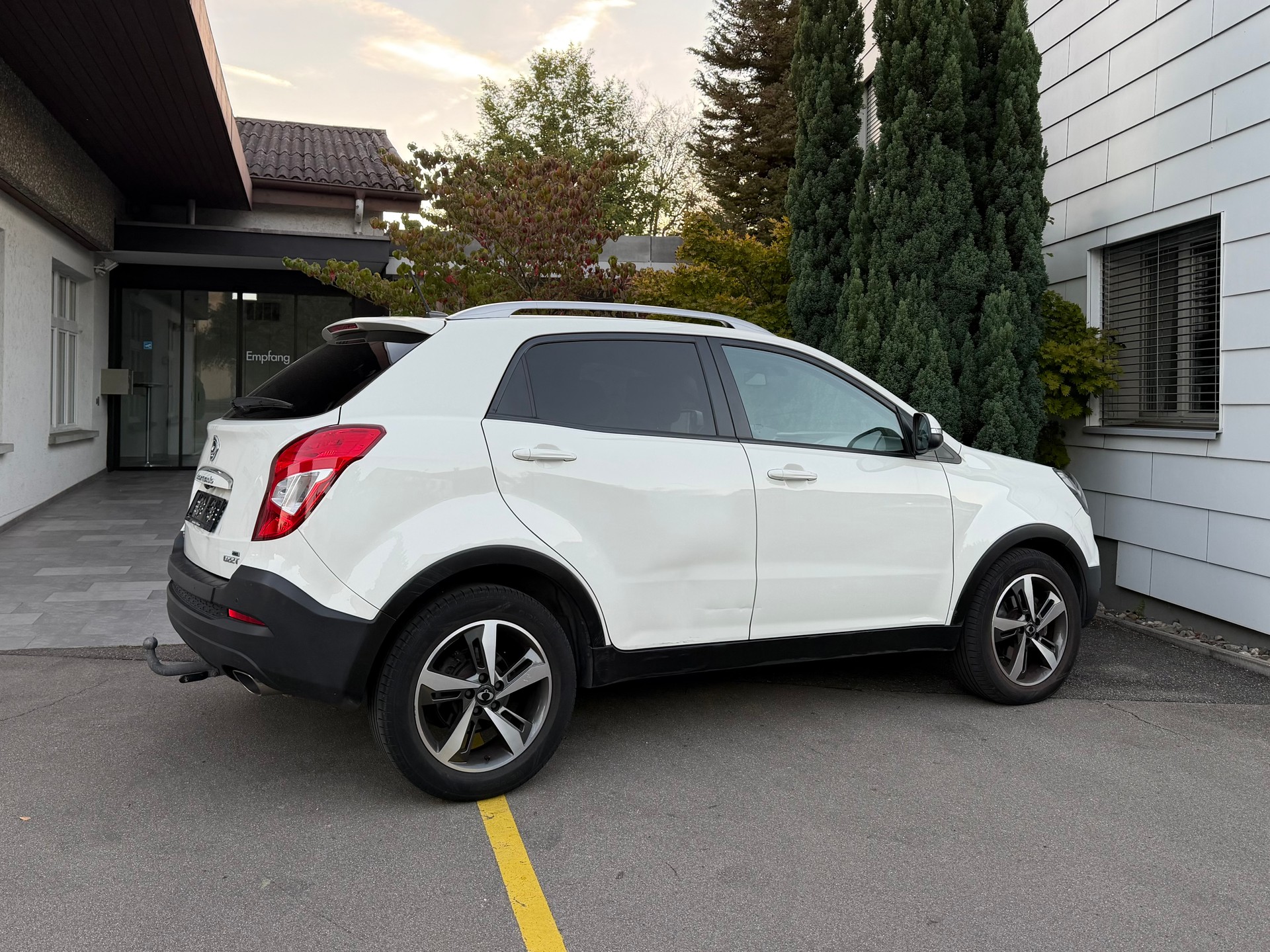 KGM-SsangYong Korando 2.2 e-XDi Sapphire 4x4 4WD Automatic *inkl. Anhängerkupplung*-image-2