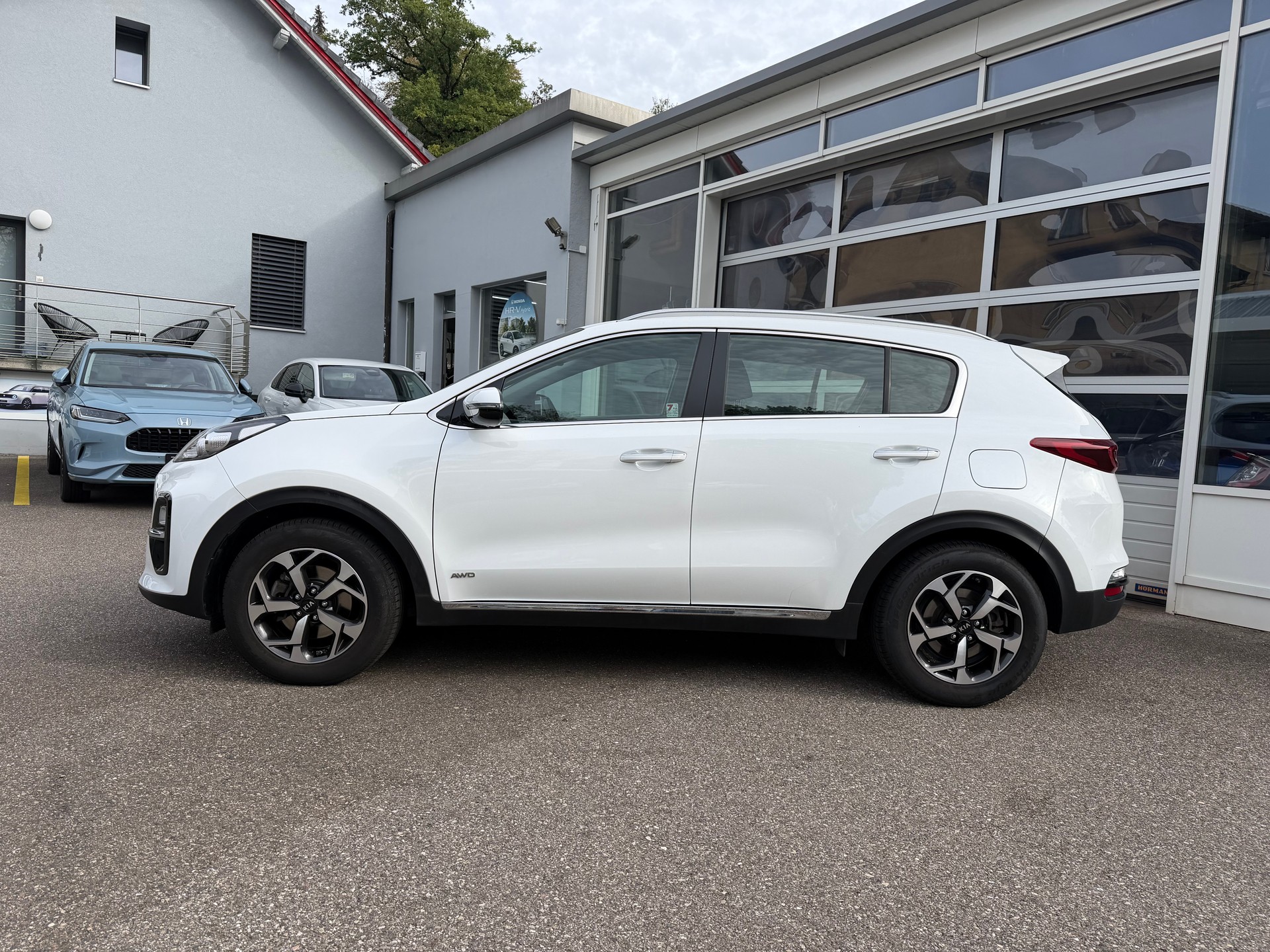 KIA Sportage 1.6 T-GDi Trend 4WD Automat-image-4