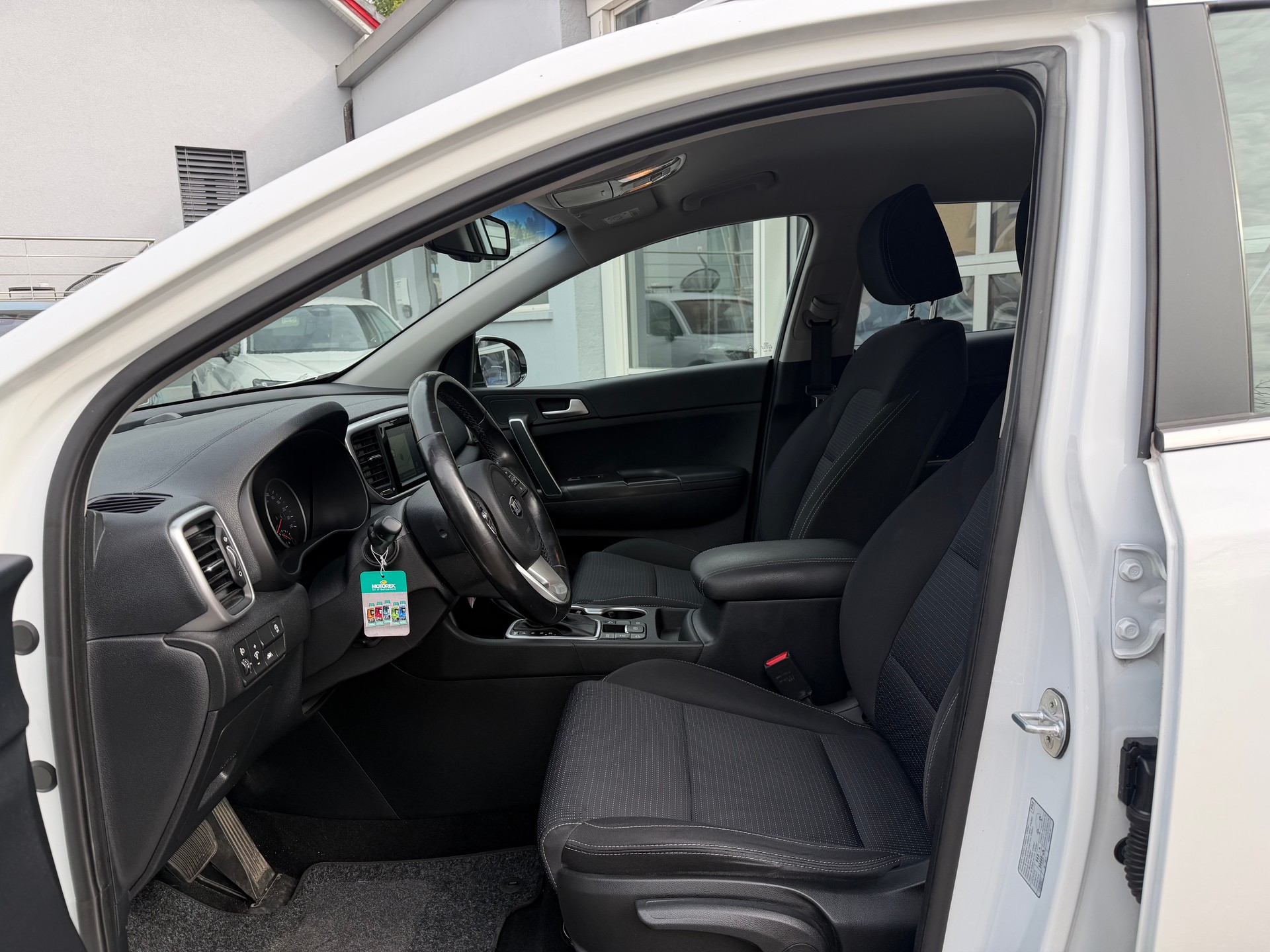 KIA Sportage 1.6 T-GDi Trend 4WD Automat-image-9