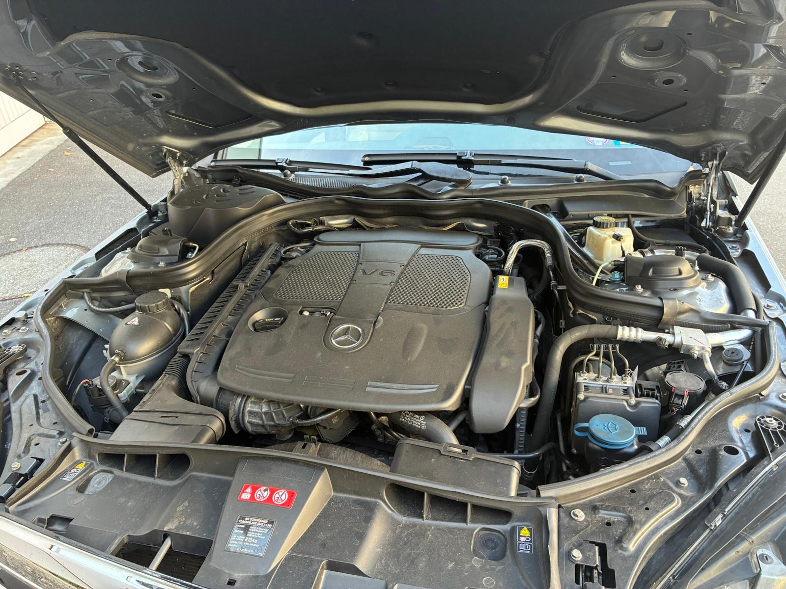 MERCEDES-BENZ E 350 CGI V6 Avantgarde BlueEFFICIENCY T-Modell-image-2