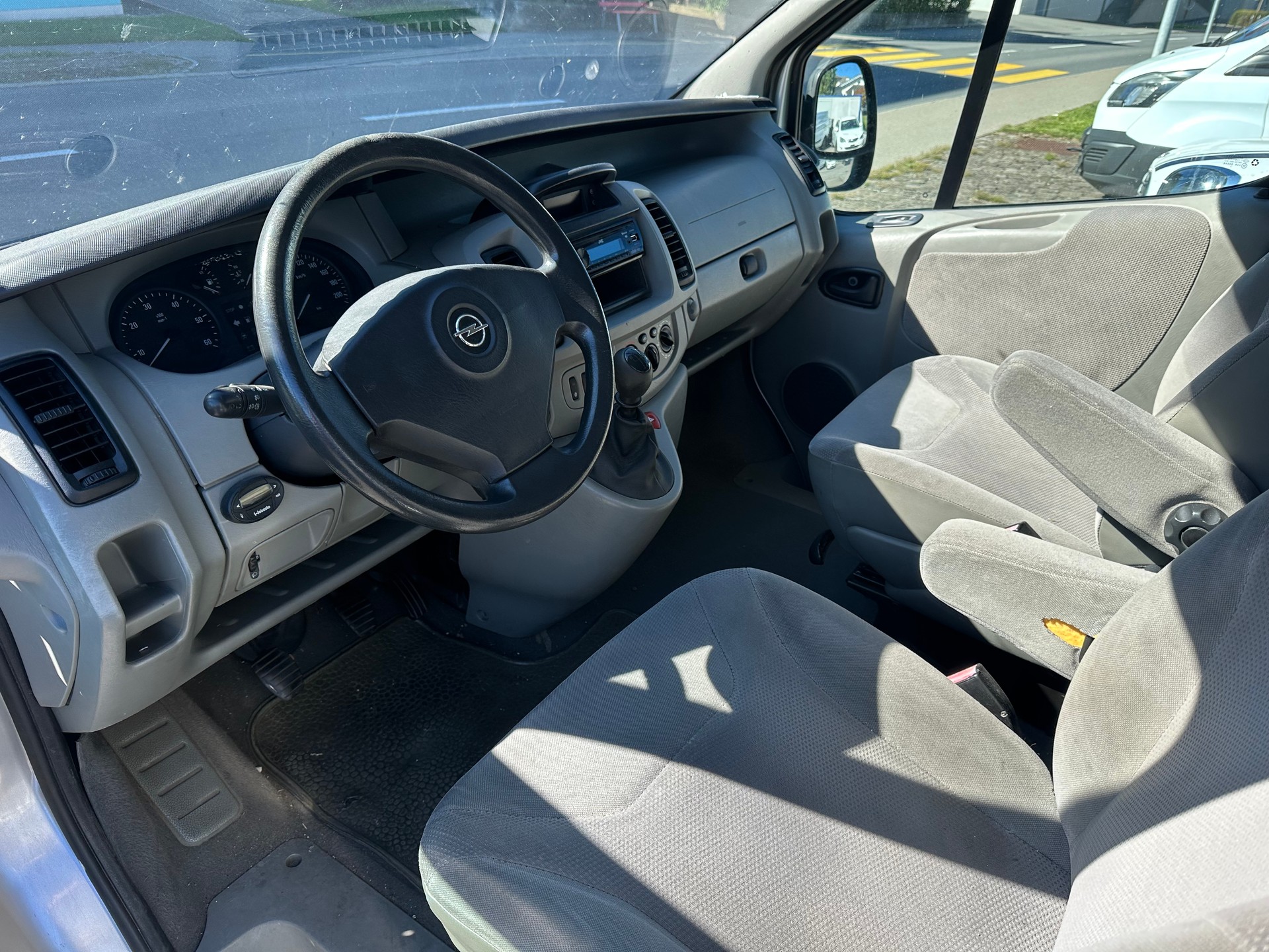 OPEL Vivaro 2.5 CDTI 2.7t-image-4