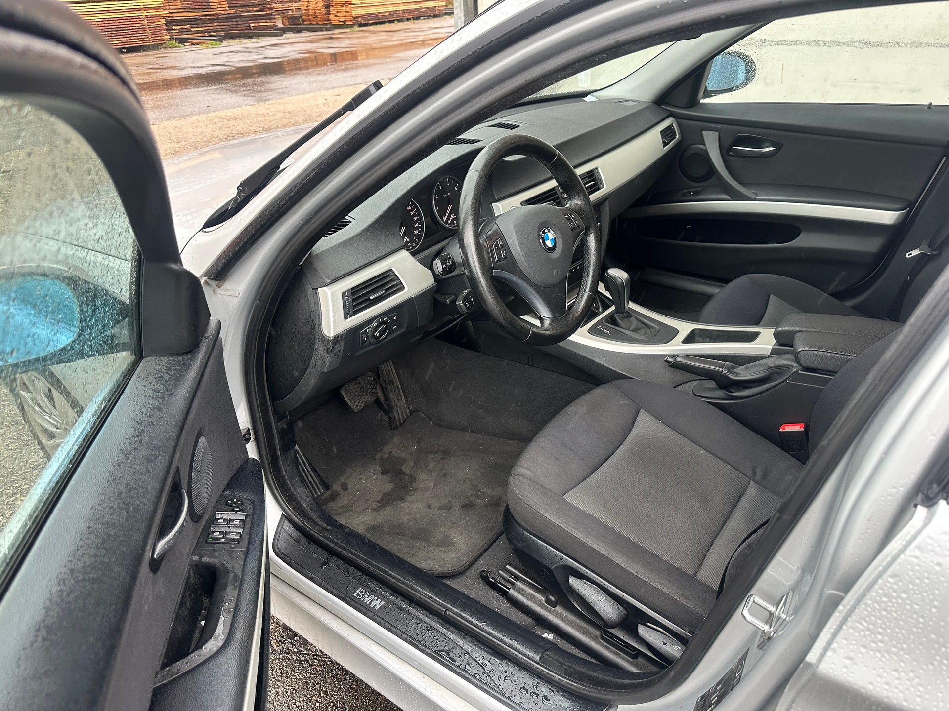 BMW 318i Access Steptronic-image-4