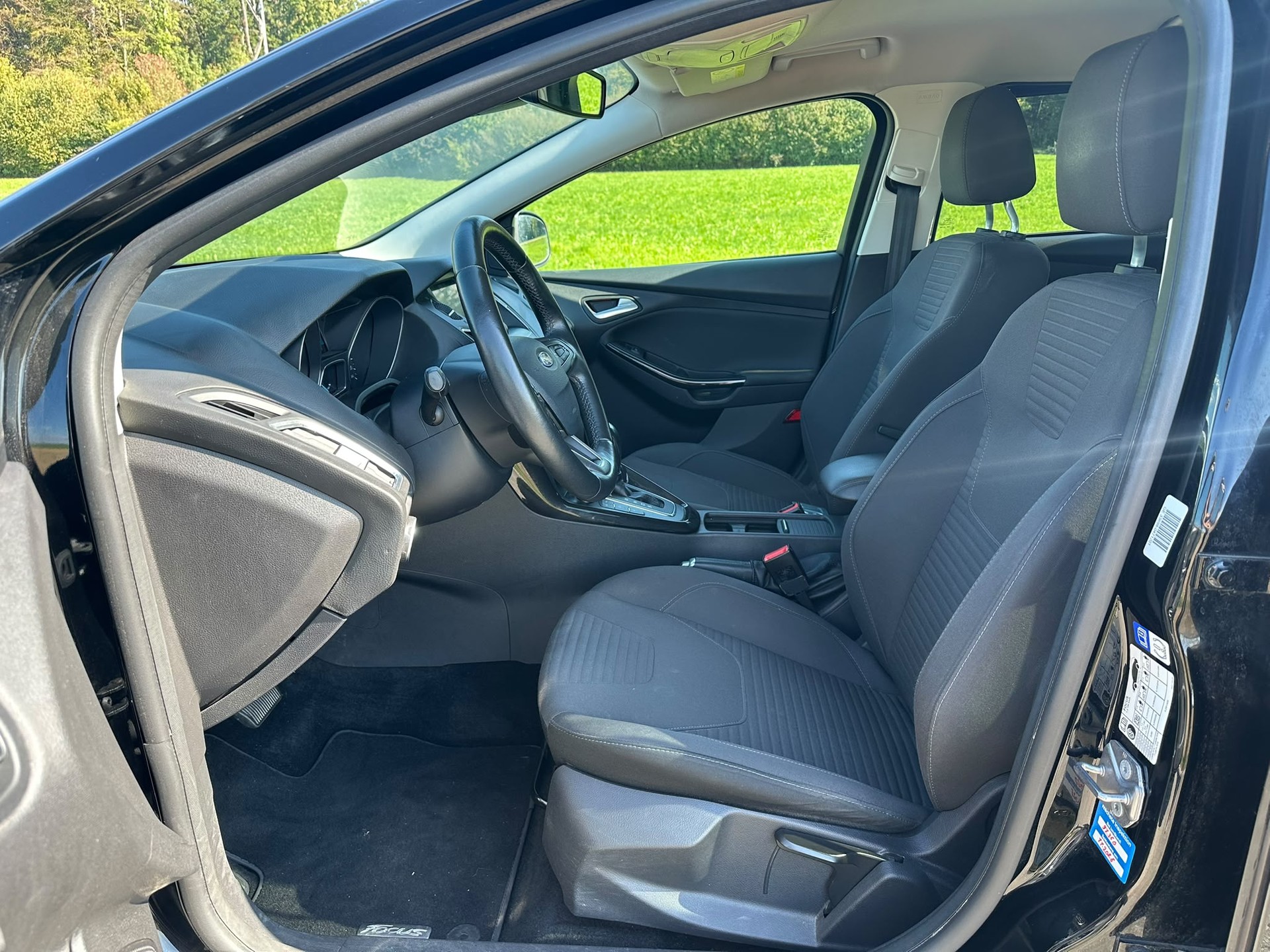 FORD Focus 1.0 SCTi Titanium Automatic-image-9