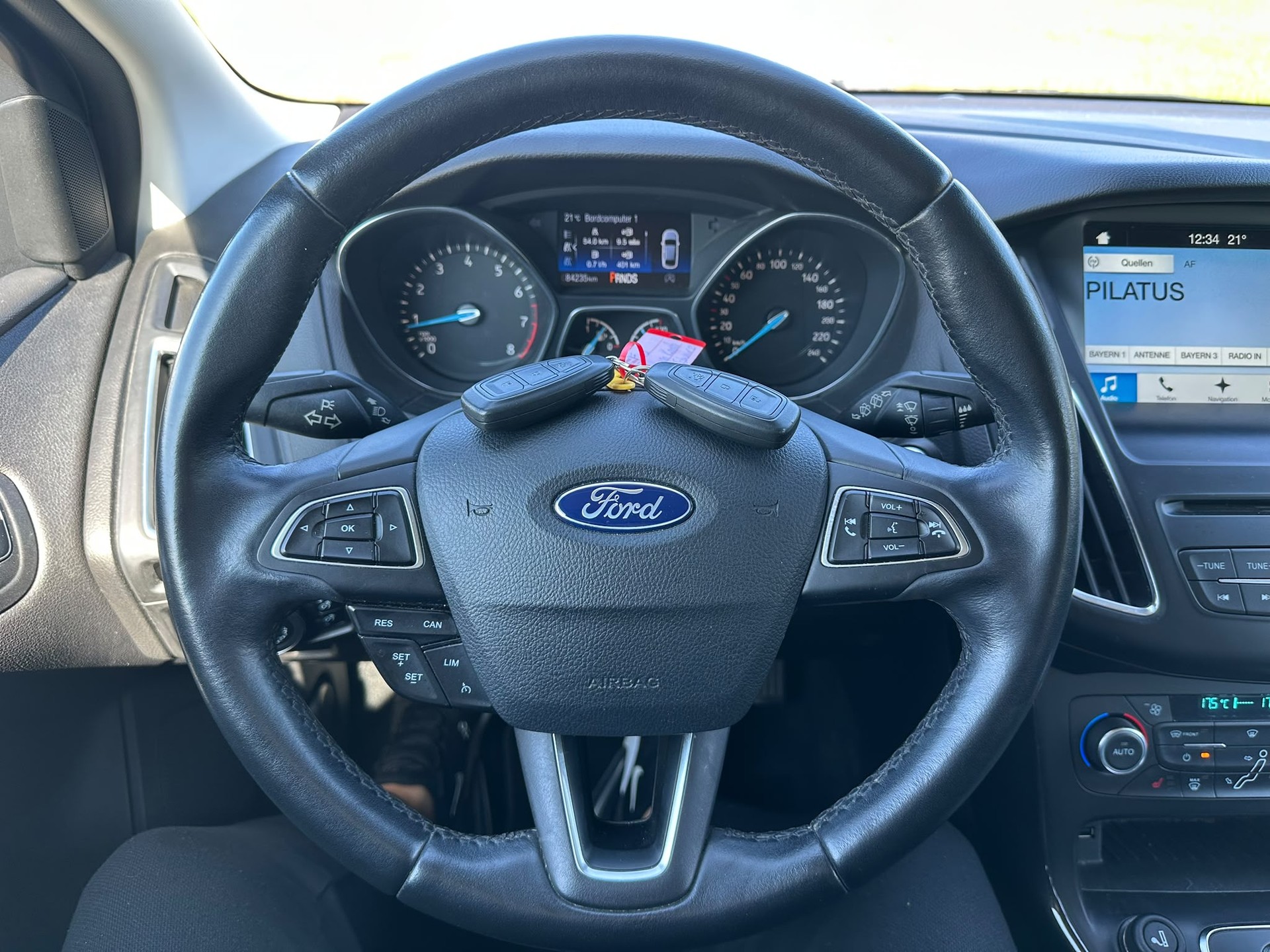FORD Focus 1.0 SCTi Titanium Automatic-image-12