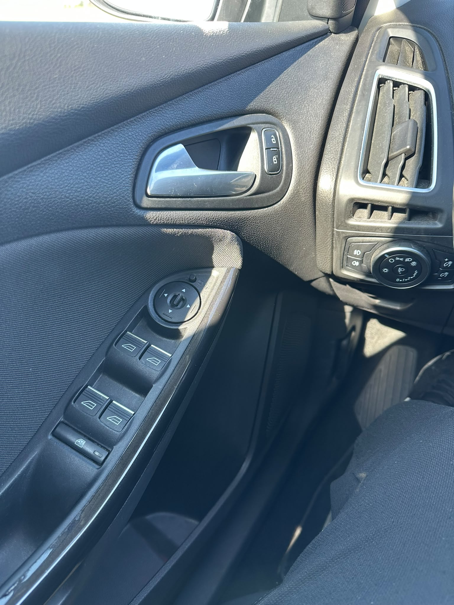 FORD Focus 1.0 SCTi Titanium Automatic-image-21