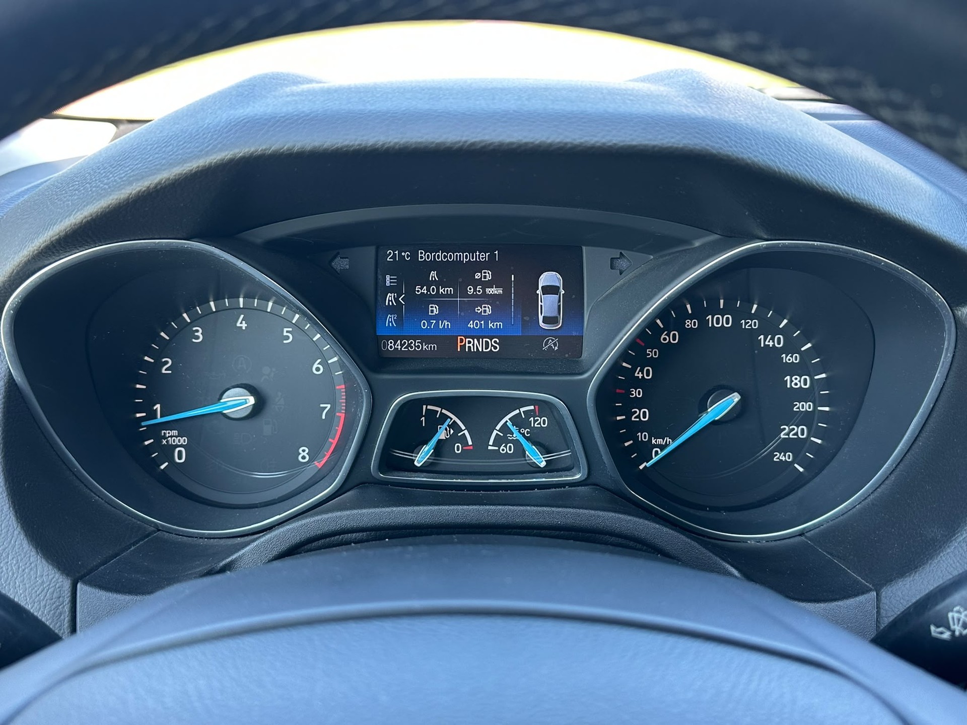 FORD Focus 1.0 SCTi Titanium Automatic-image-14