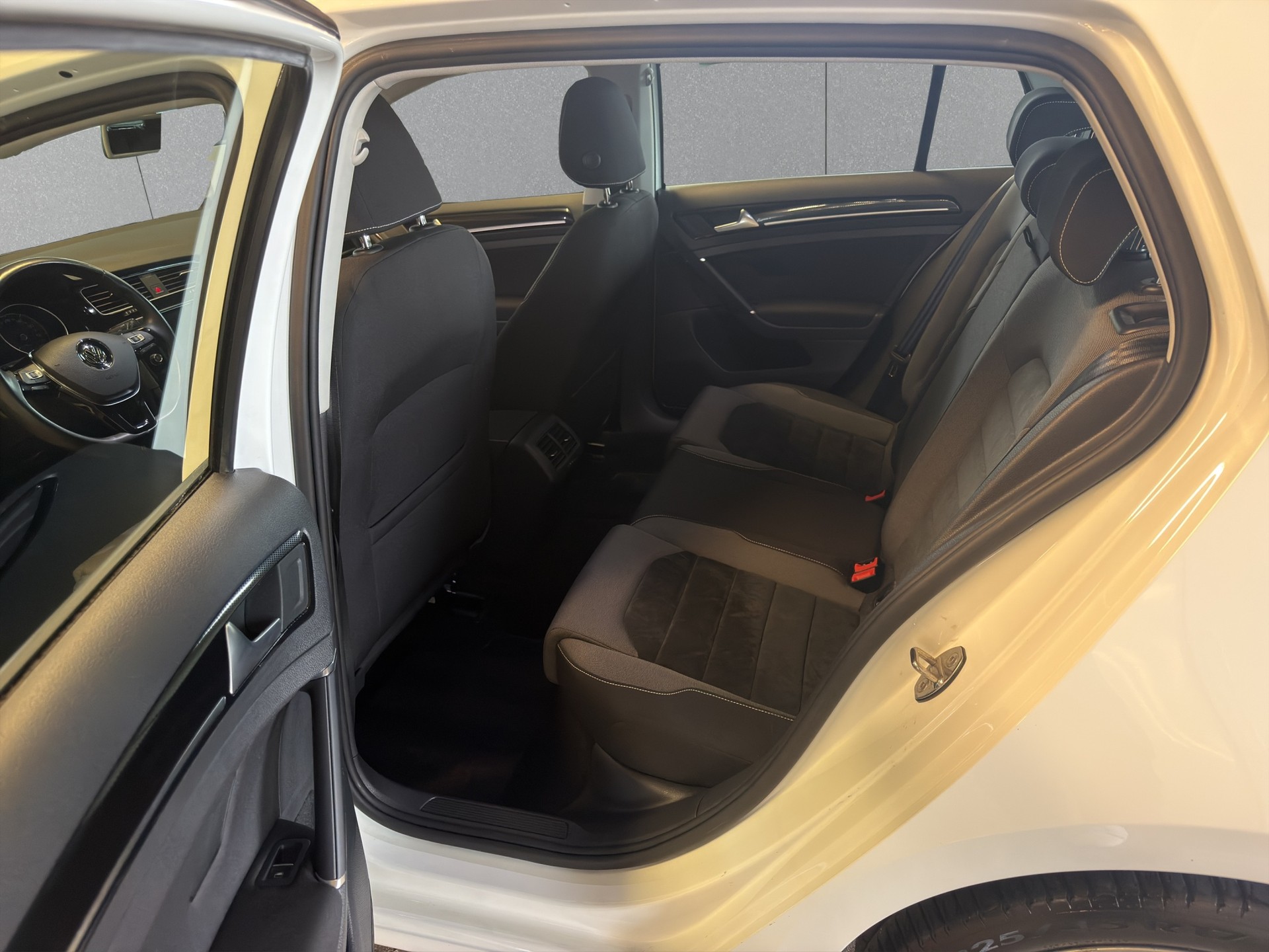 VW Golf 1.4 TSI Highline DSG*NEUWERTIG*NUR 24000 KM*-image-17