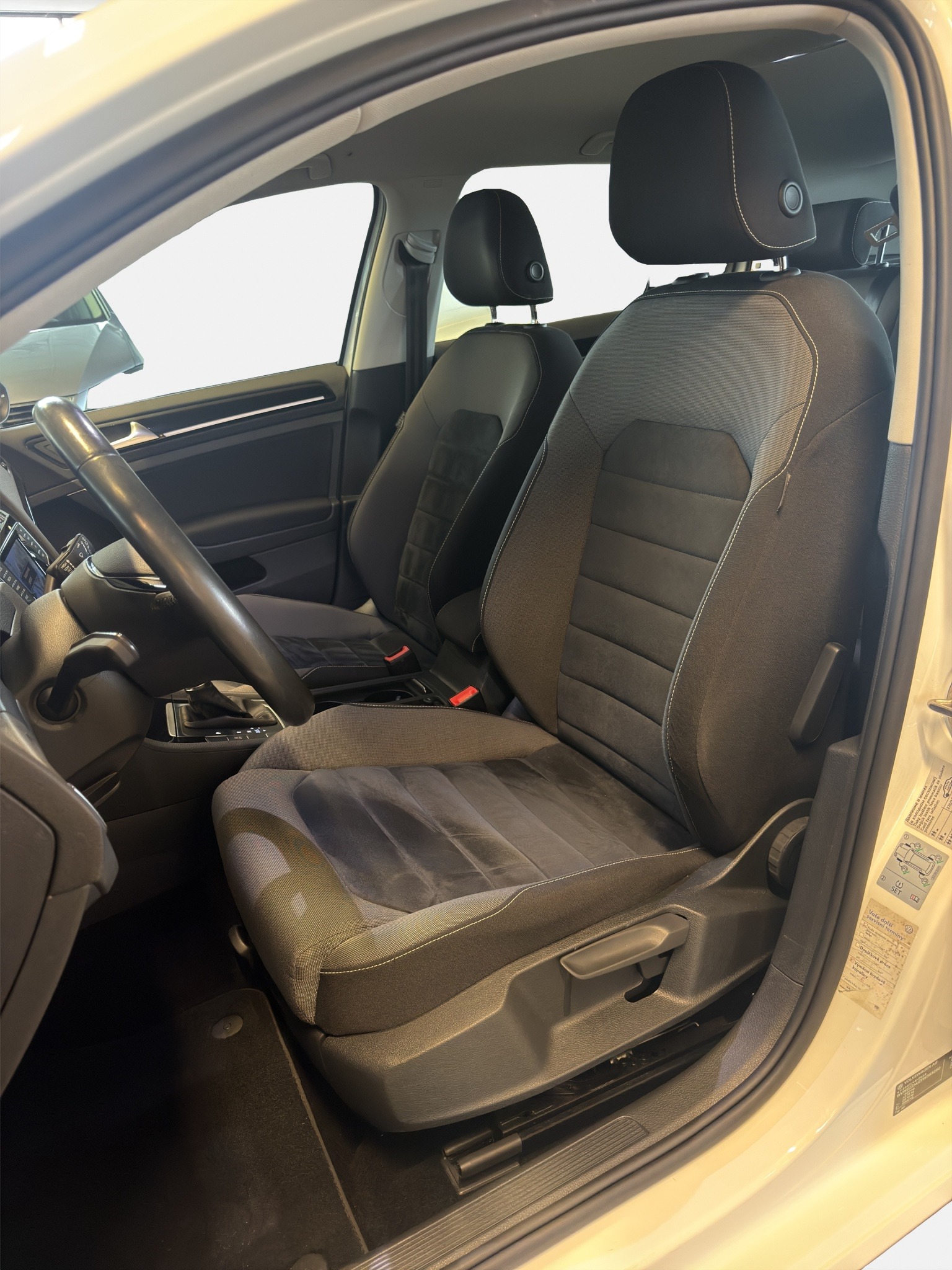 VW Golf 1.4 TSI Highline DSG*NEUWERTIG*NUR 24000 KM*-image-19