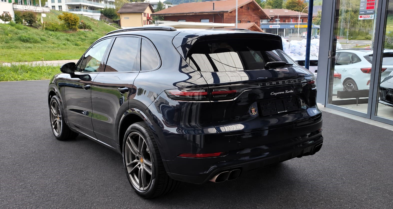 PORSCHE Cayenne Turbo-image-5