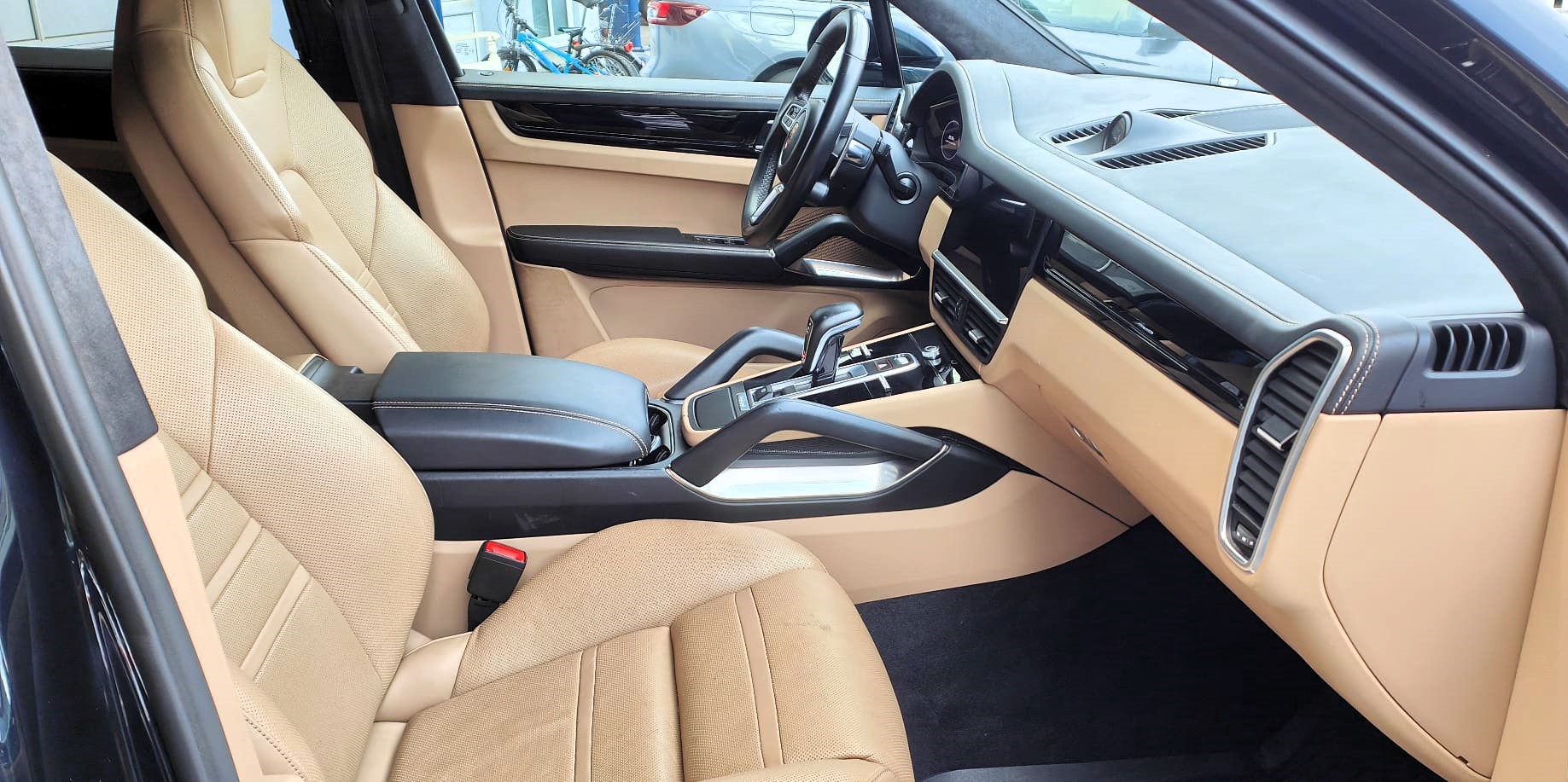 PORSCHE Cayenne Turbo-image-12