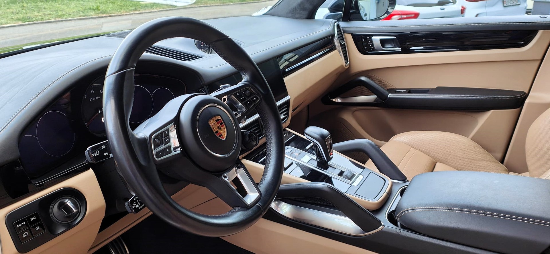 PORSCHE Cayenne Turbo-image-9