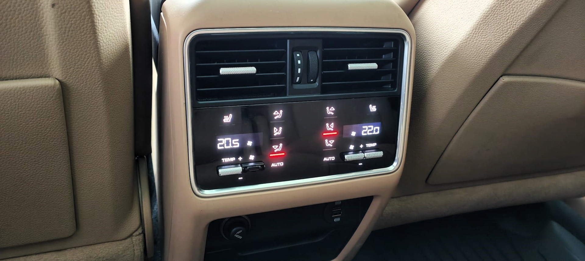 PORSCHE Cayenne Turbo-image-16