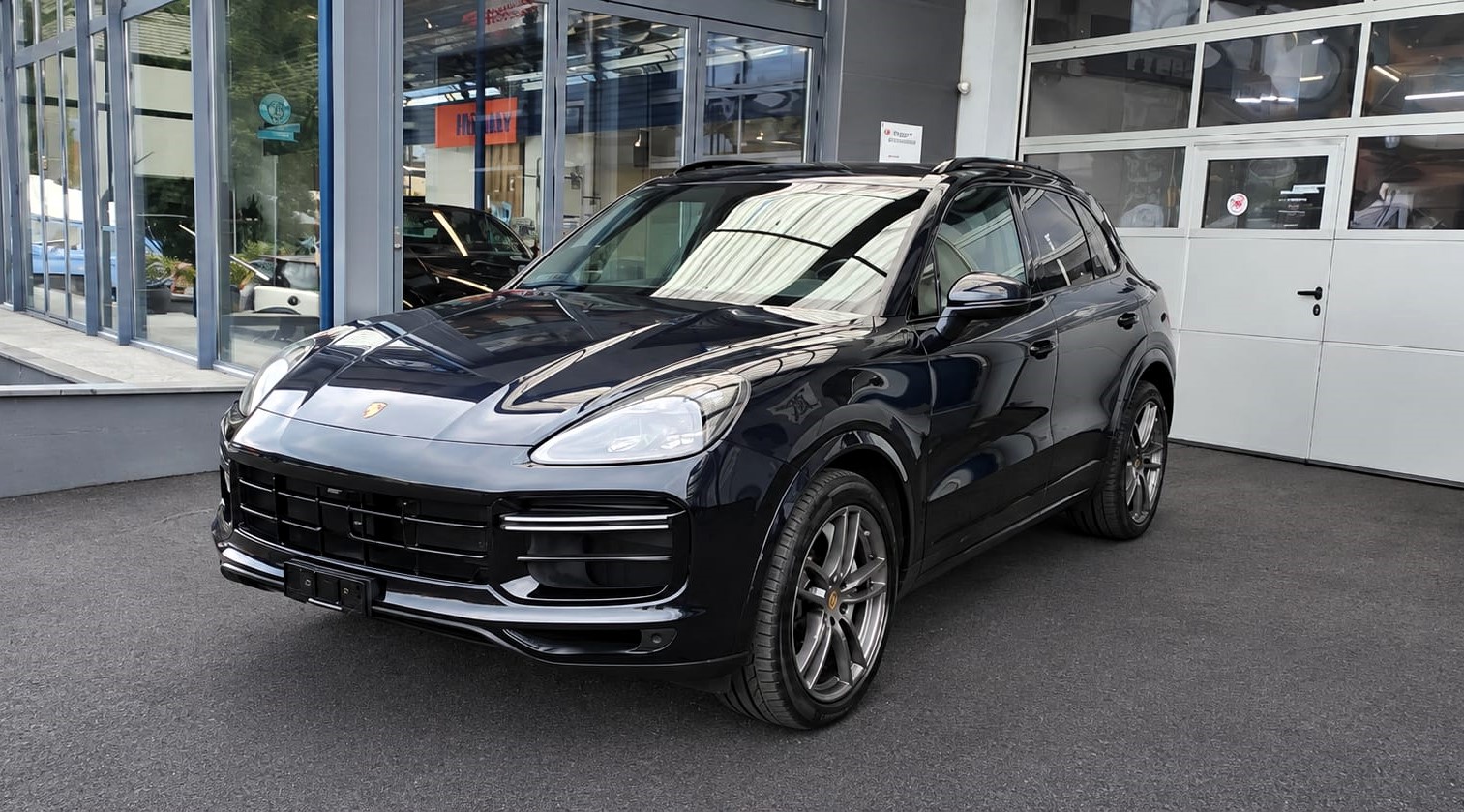 PORSCHE Cayenne Turbo-image-1