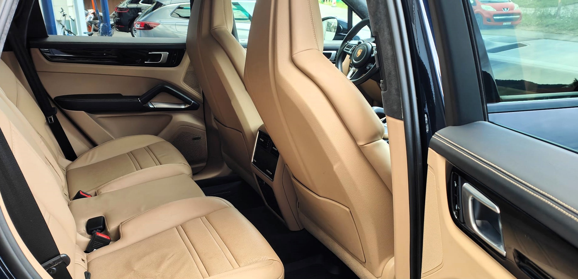 PORSCHE Cayenne Turbo-image-14
