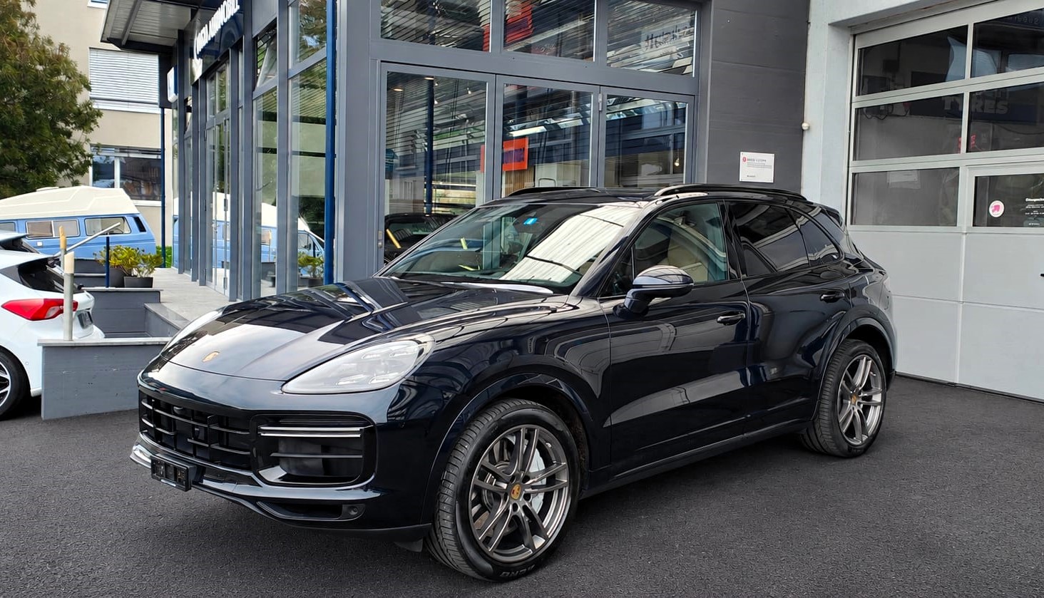 PORSCHE Cayenne Turbo-image-8