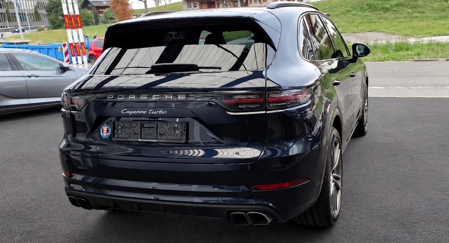 PORSCHE Cayenne Turbo-image-4