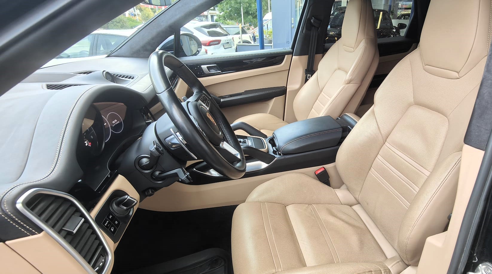 PORSCHE Cayenne Turbo-image-11