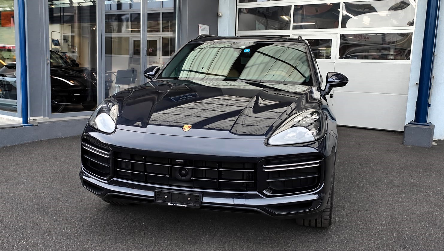 PORSCHE Cayenne Turbo-image-2