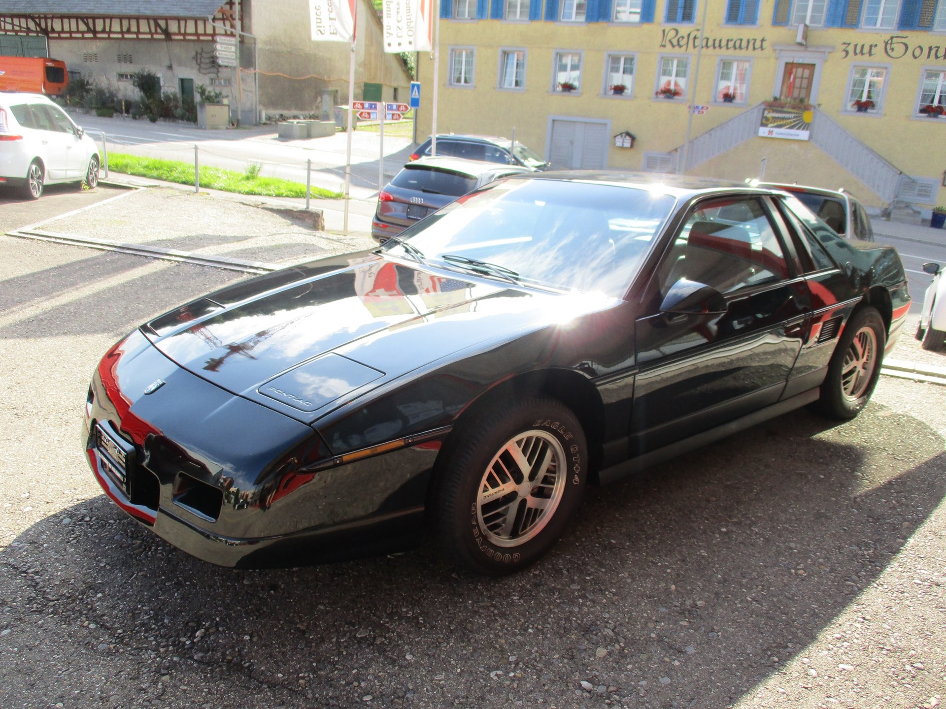 PONTIAC FIERO-image-1