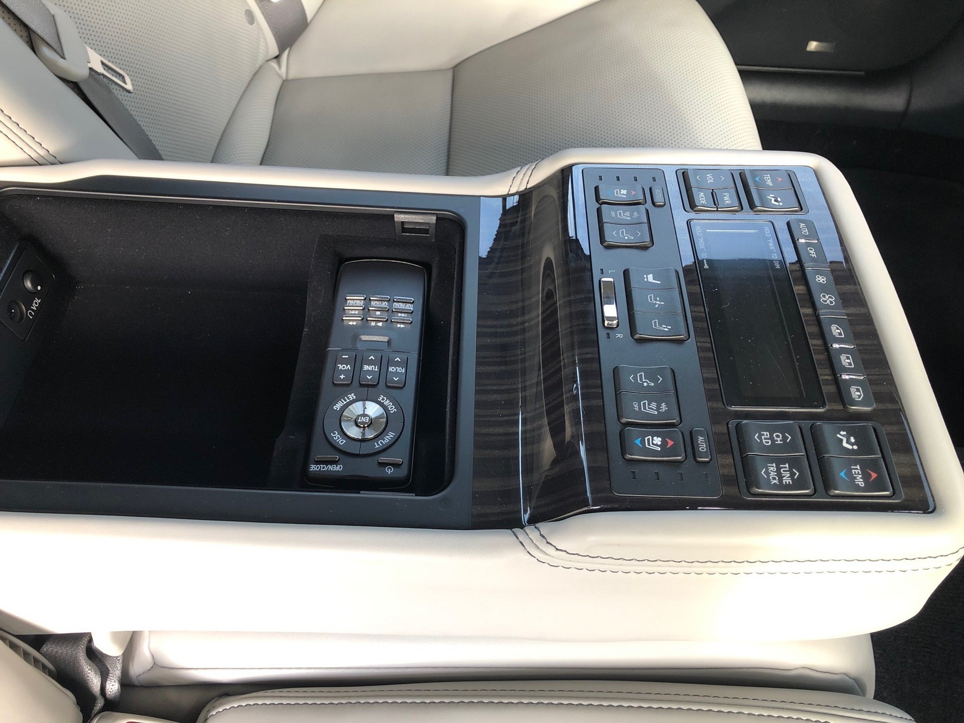 LEXUS LS 600h L 5.0 V8 excellence AWD Automatic-image-9