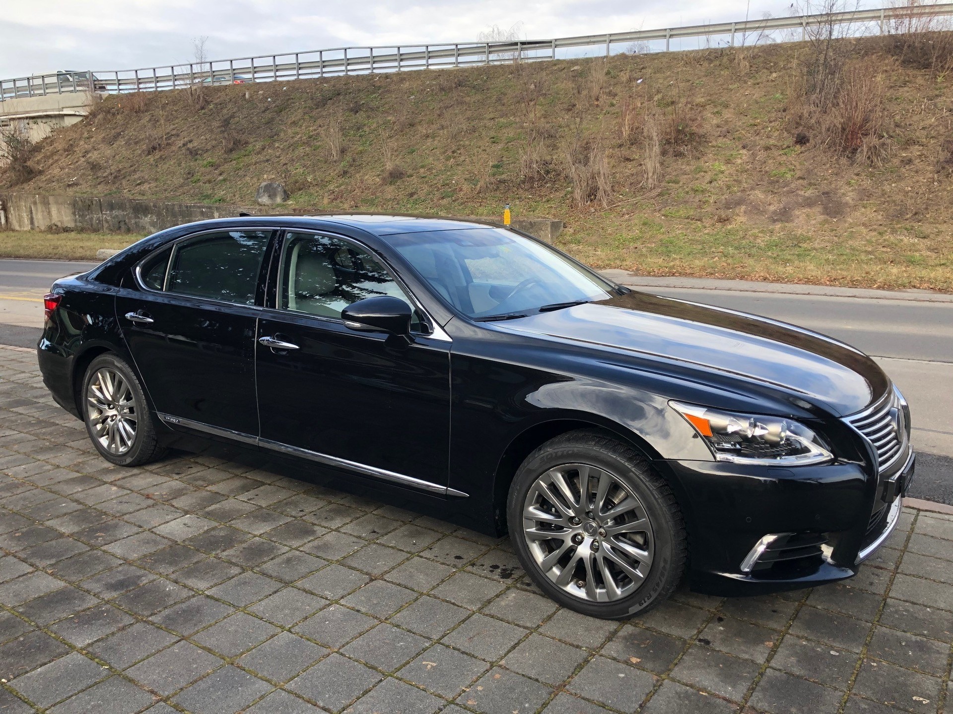 LEXUS LS 600h L 5.0 V8 excellence AWD Automatic-image-2