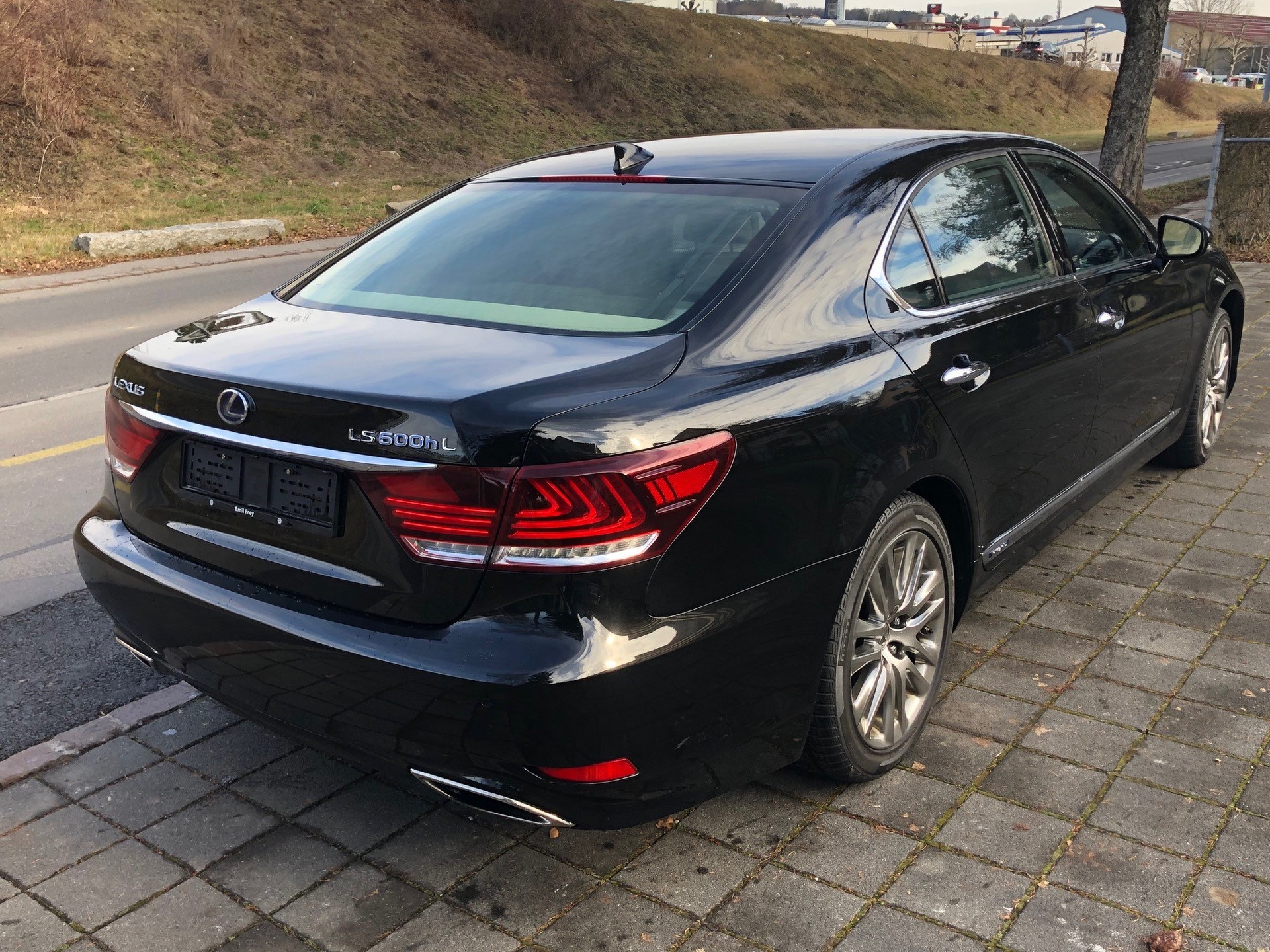 LEXUS LS 600h L 5.0 V8 excellence AWD Automatic-image-3