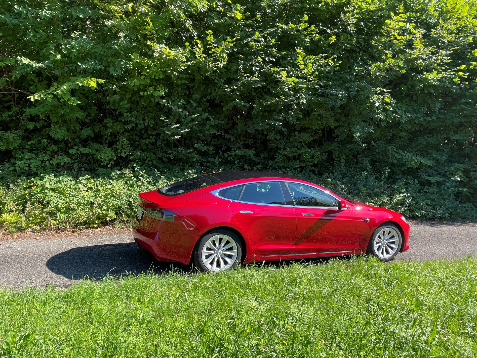 TESLA Model S 90 D-image-3