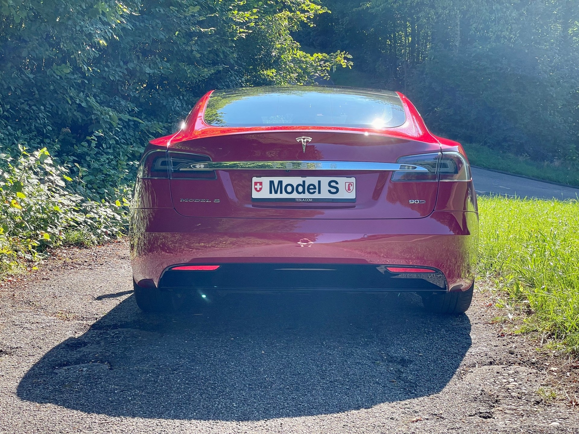 TESLA Model S 90 D-image-4