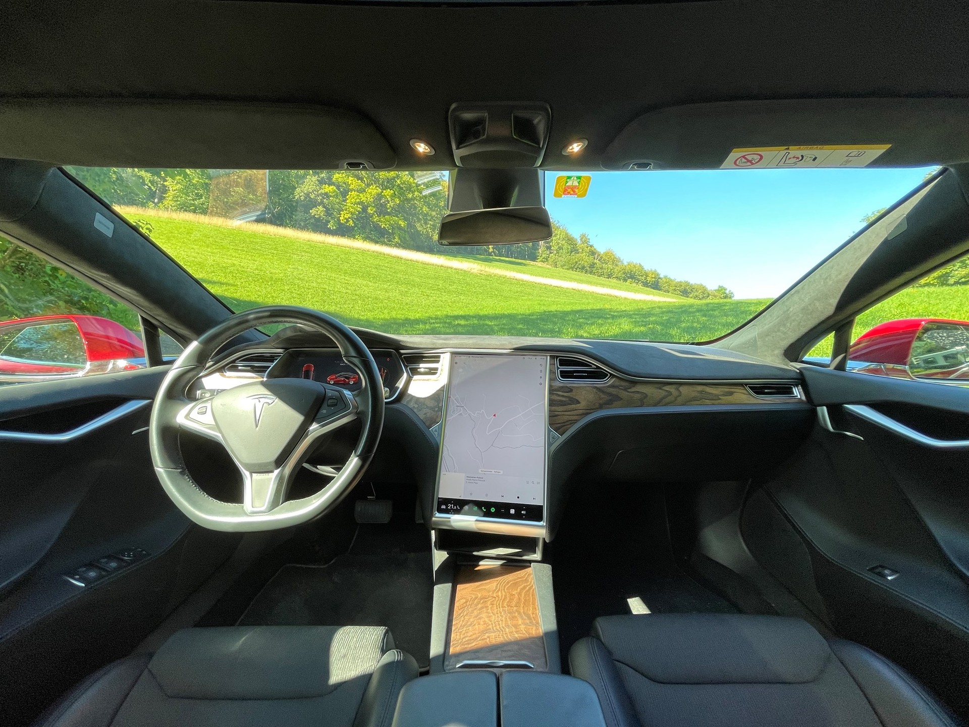 TESLA Model S 90 D-image-5