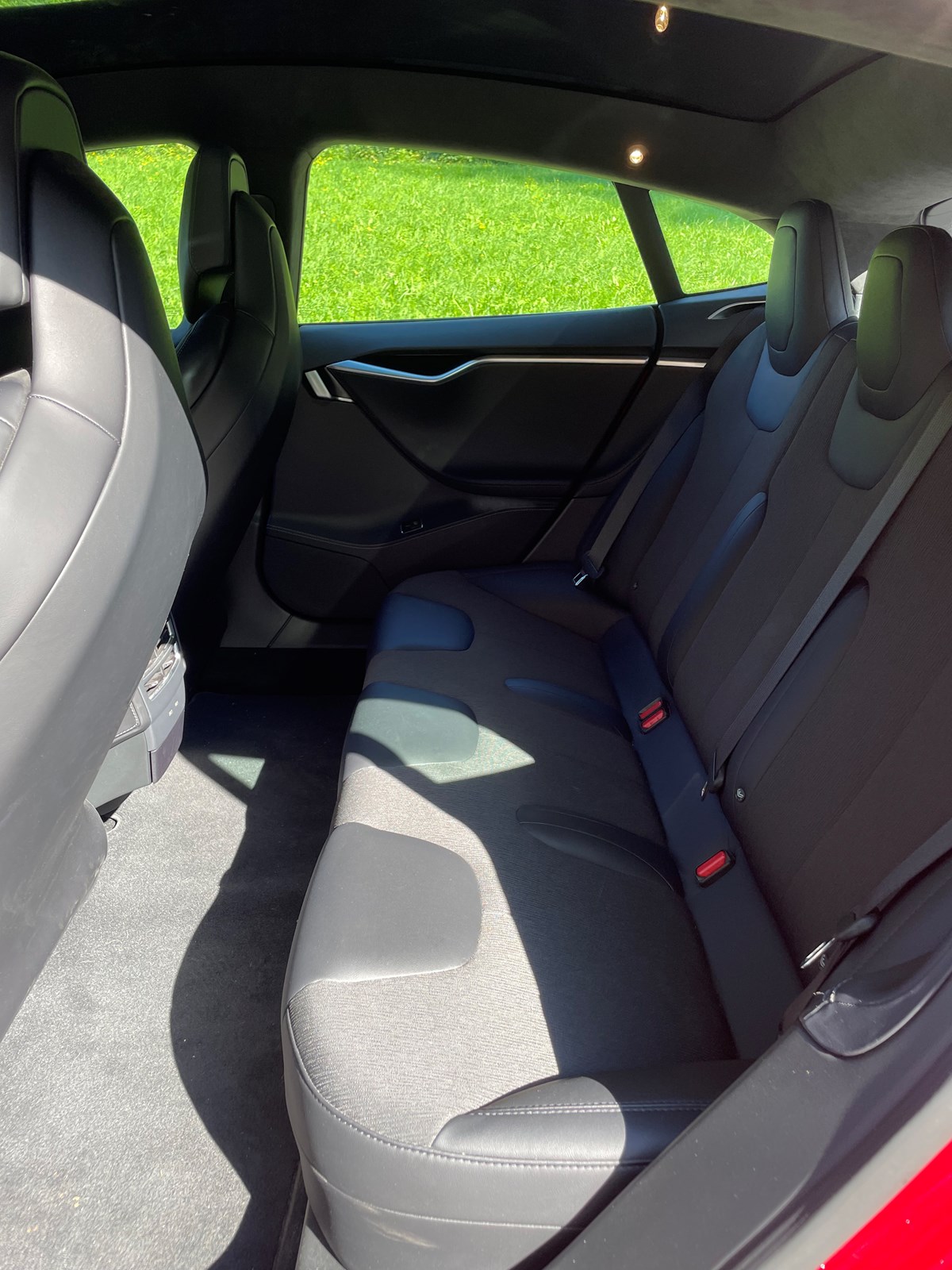 TESLA Model S 90 D-image-7
