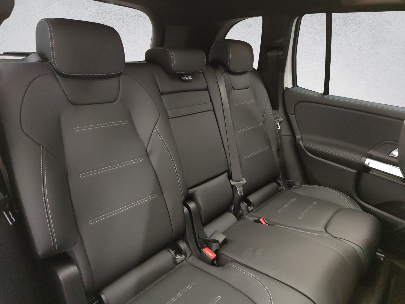MERCEDES-BENZ EQB 350 AMG Line 4Matic Swiss Star-image-12