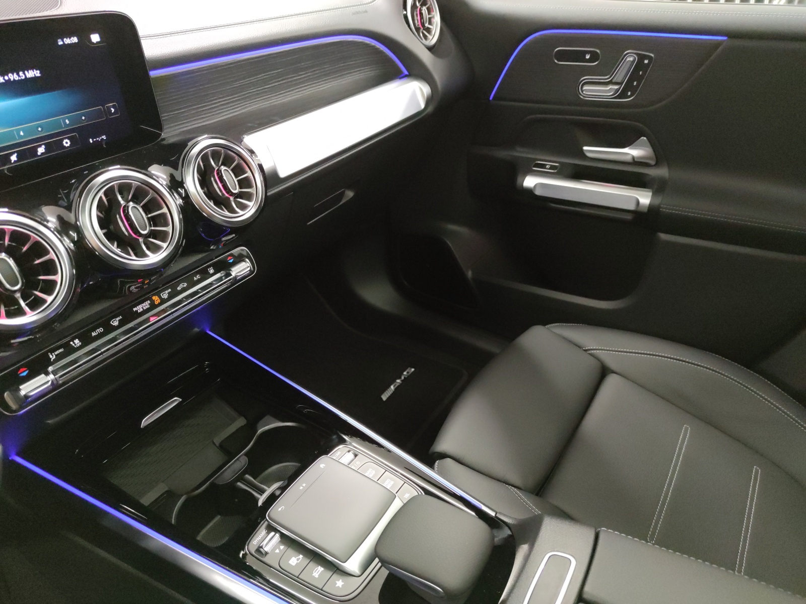 MERCEDES-BENZ EQB 350 AMG Line 4Matic Swiss Star-image-5