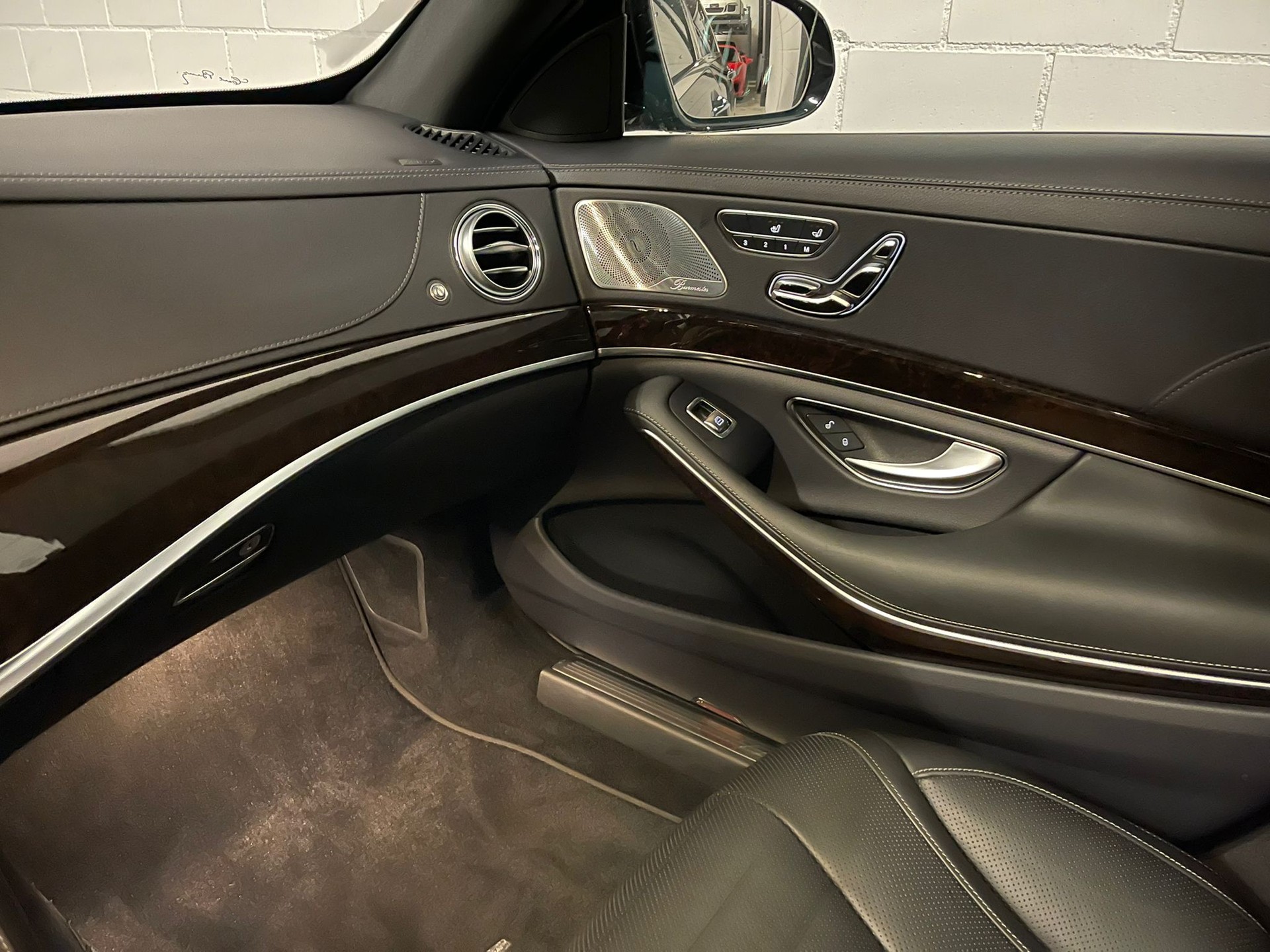 MERCEDES-BENZ S 560 Maybach 4Matic 9G-Tronic-image-5