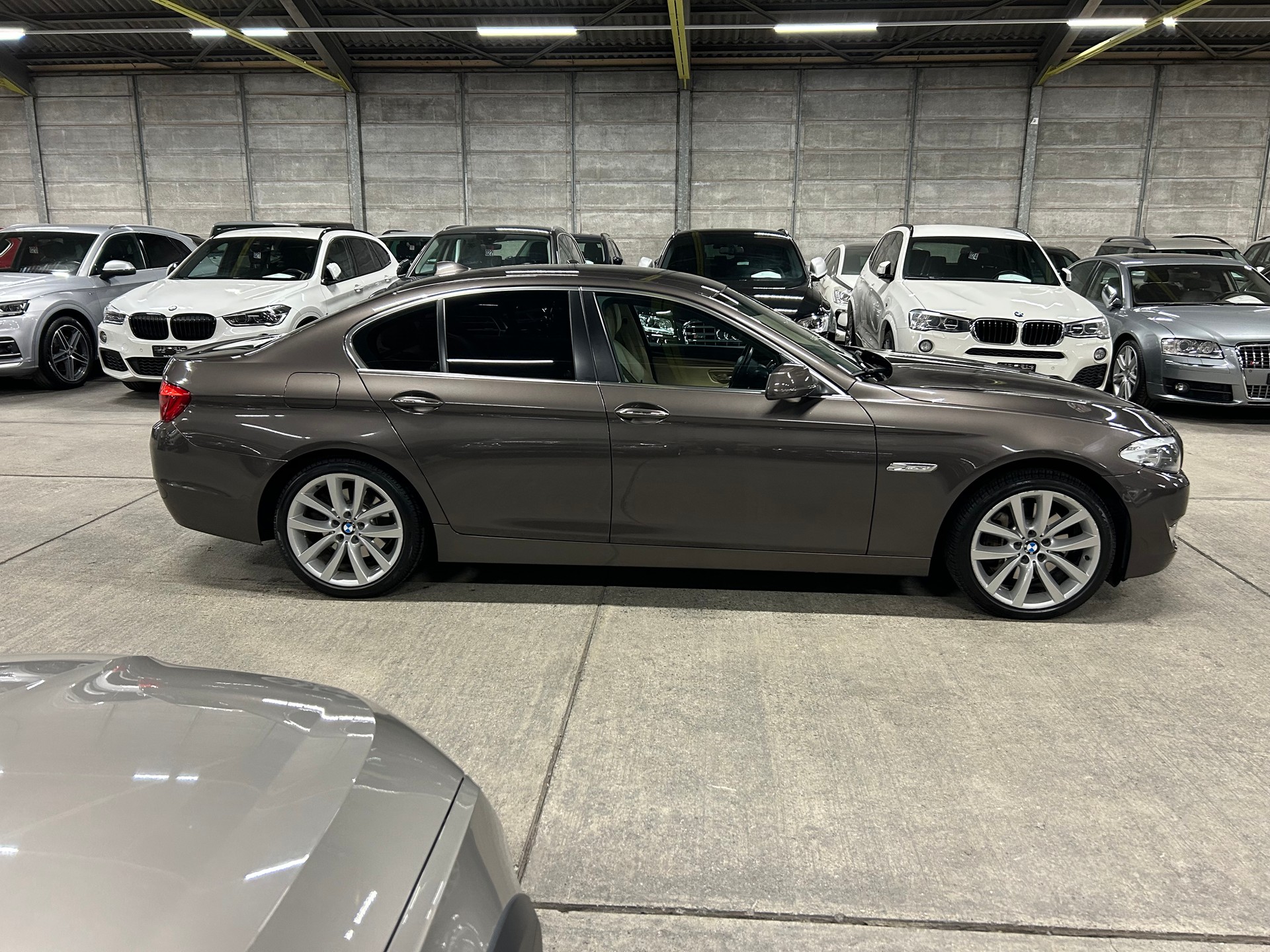 BMW 528i xDrive Steptronic-image-2