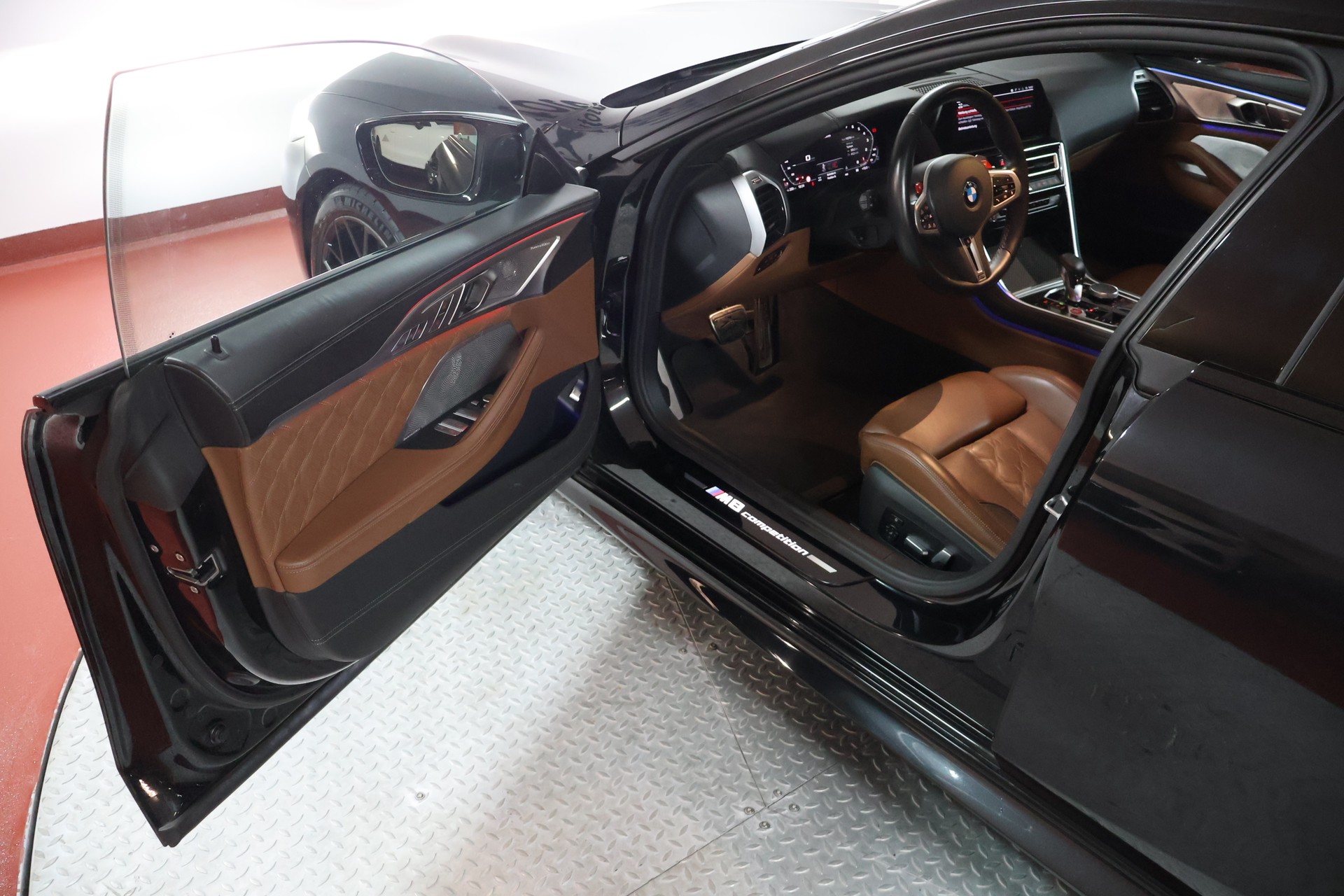 BMW M8 xDrive M Competition Steptronic-image-4