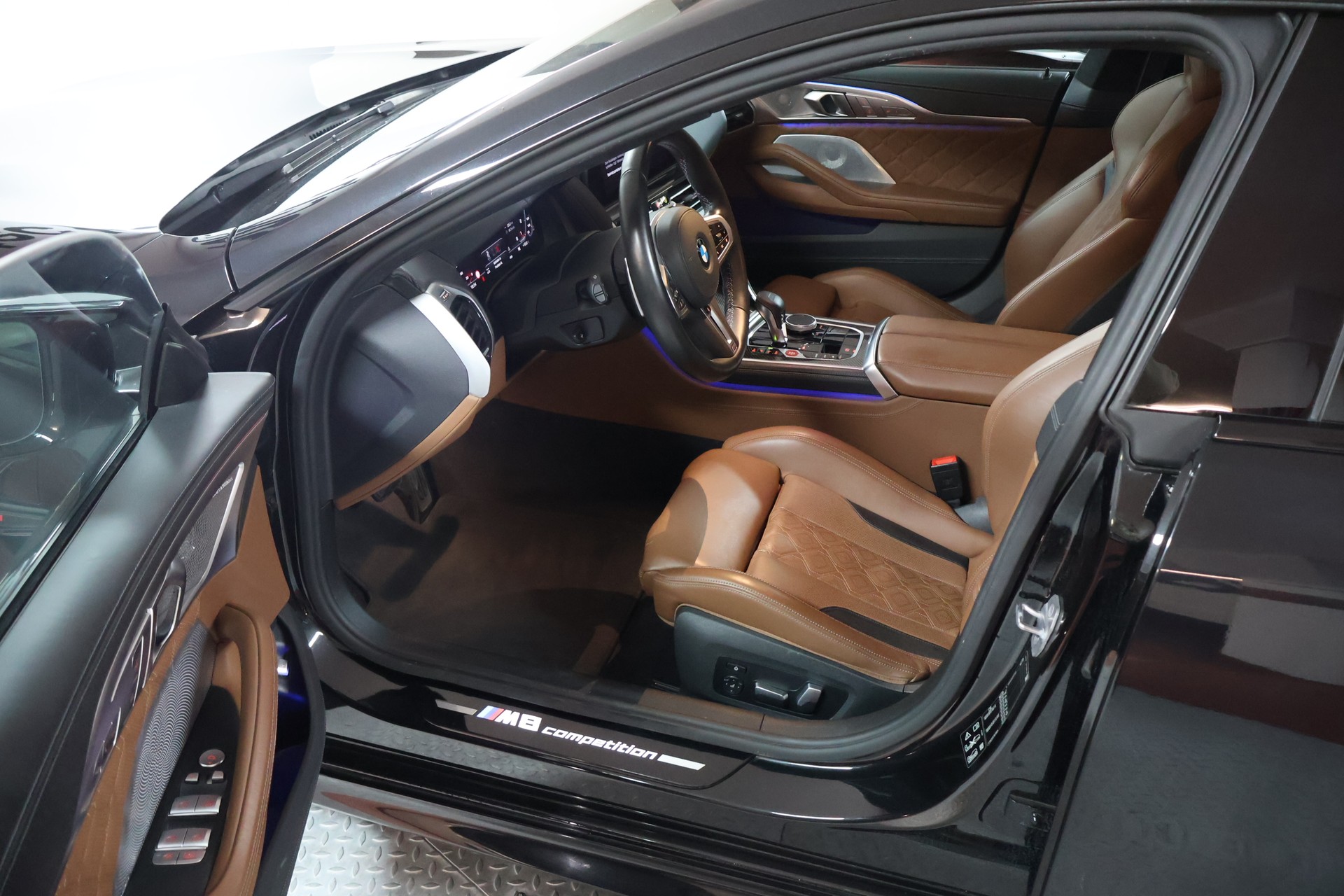 BMW M8 xDrive M Competition Steptronic-image-6