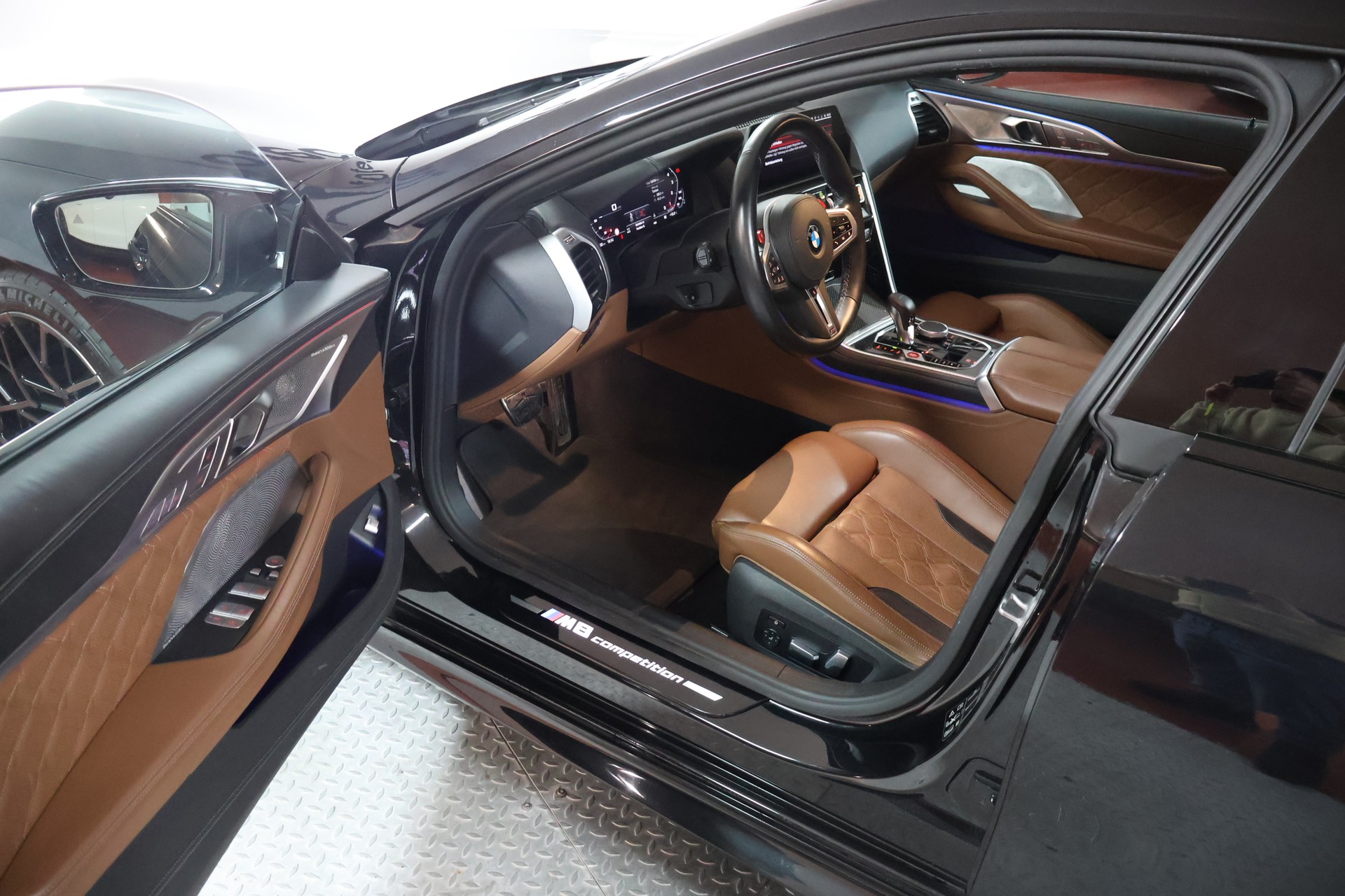 BMW M8 xDrive M Competition Steptronic-image-5