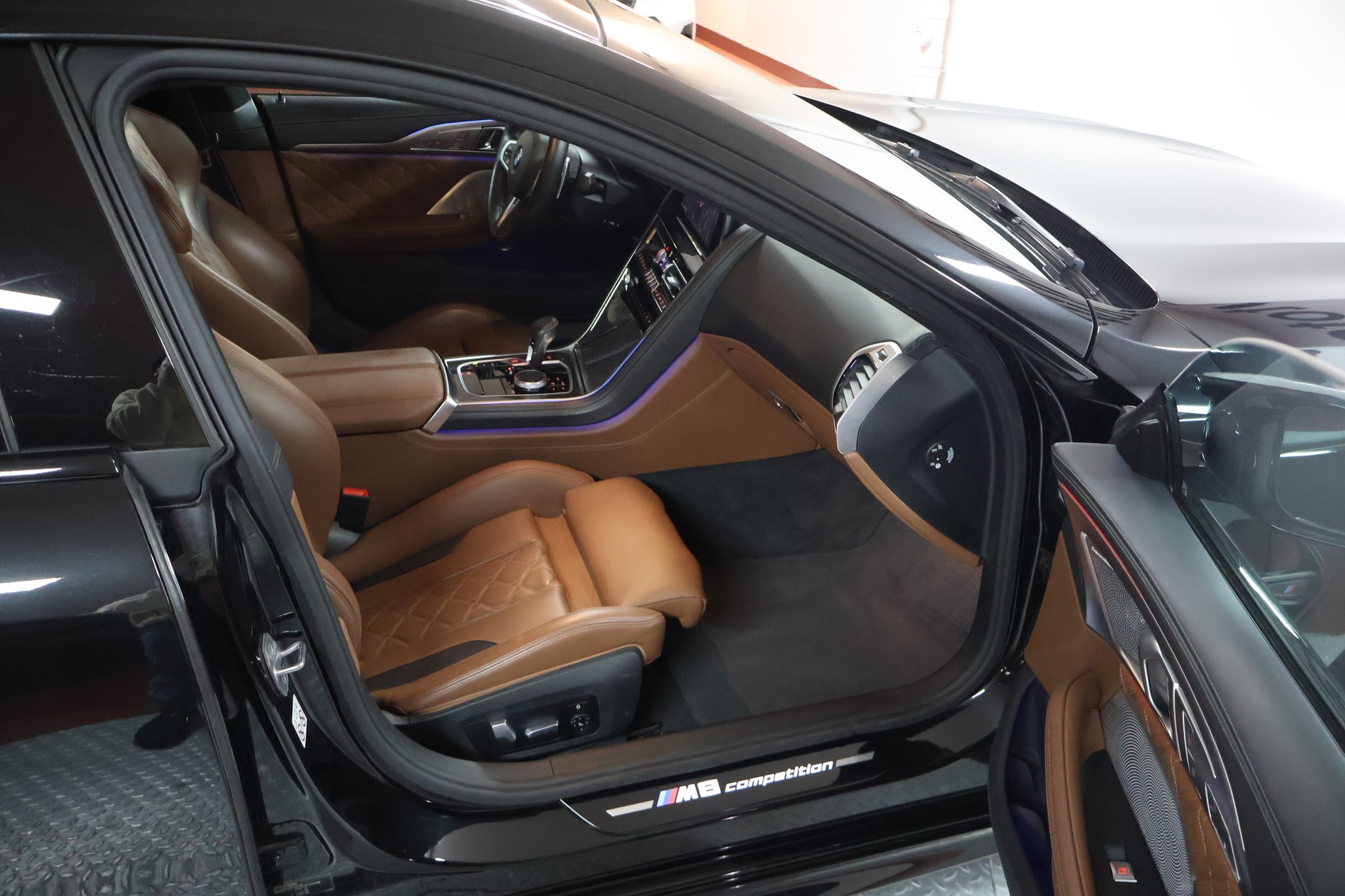 BMW M8 xDrive M Competition Steptronic-image-11