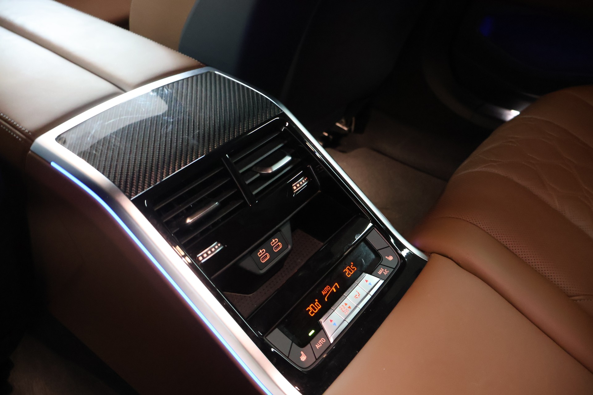 BMW M8 xDrive M Competition Steptronic-image-13
