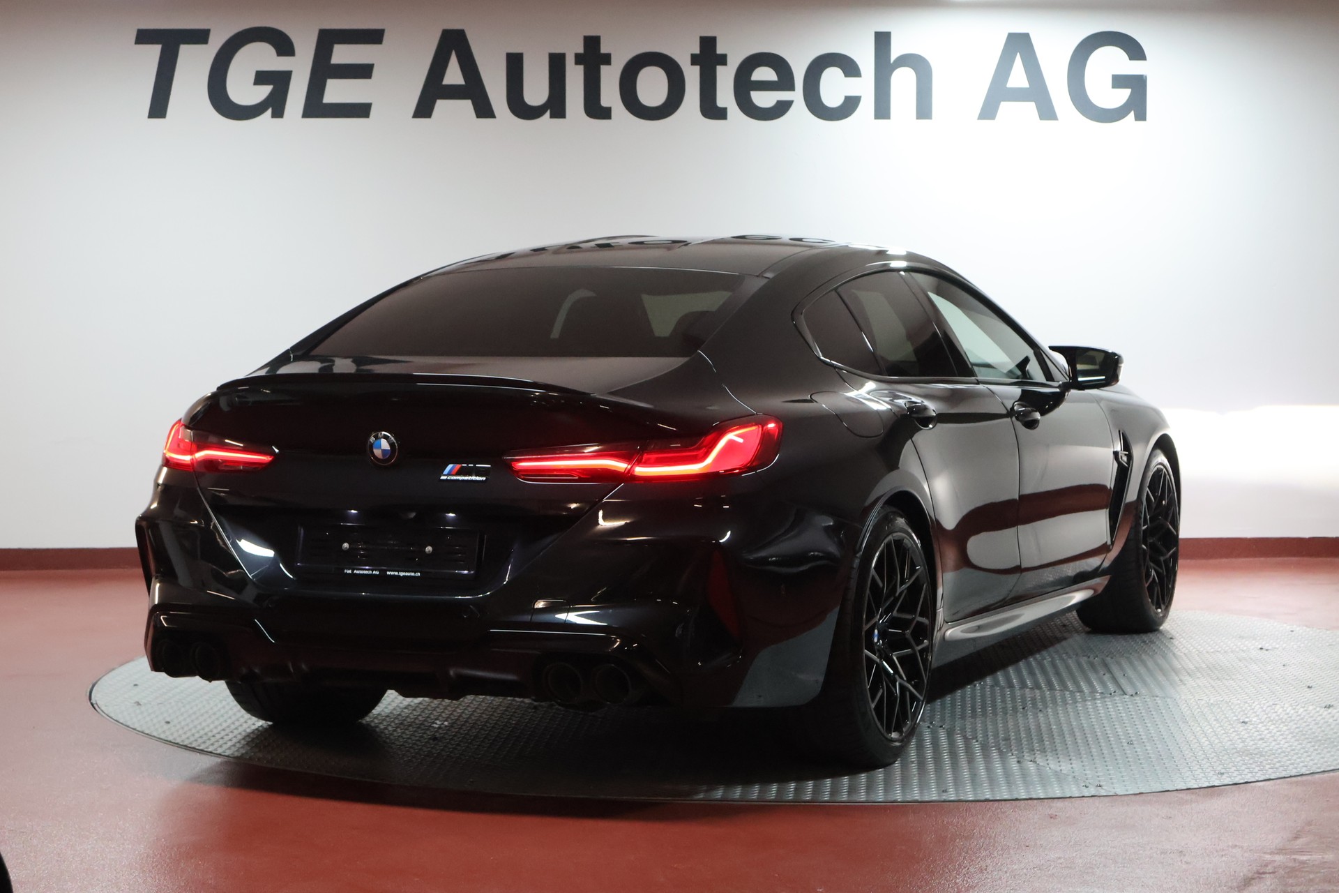 BMW M8 xDrive M Competition Steptronic-image-18