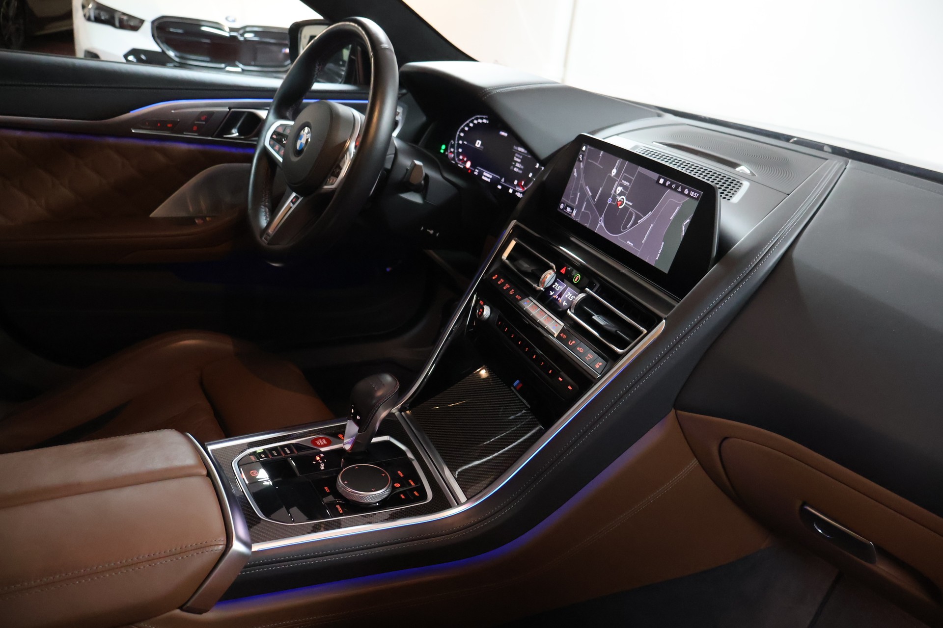 BMW M8 xDrive M Competition Steptronic-image-10