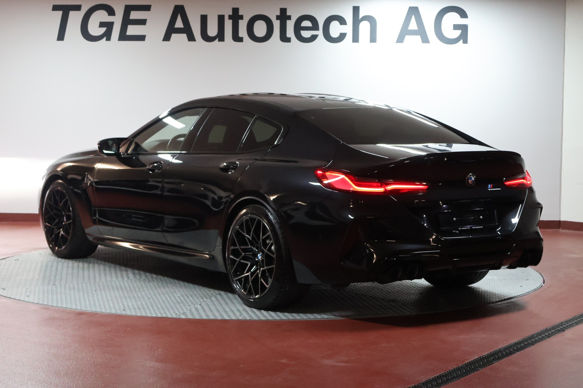 BMW M8 xDrive M Competition Steptronic-image-17