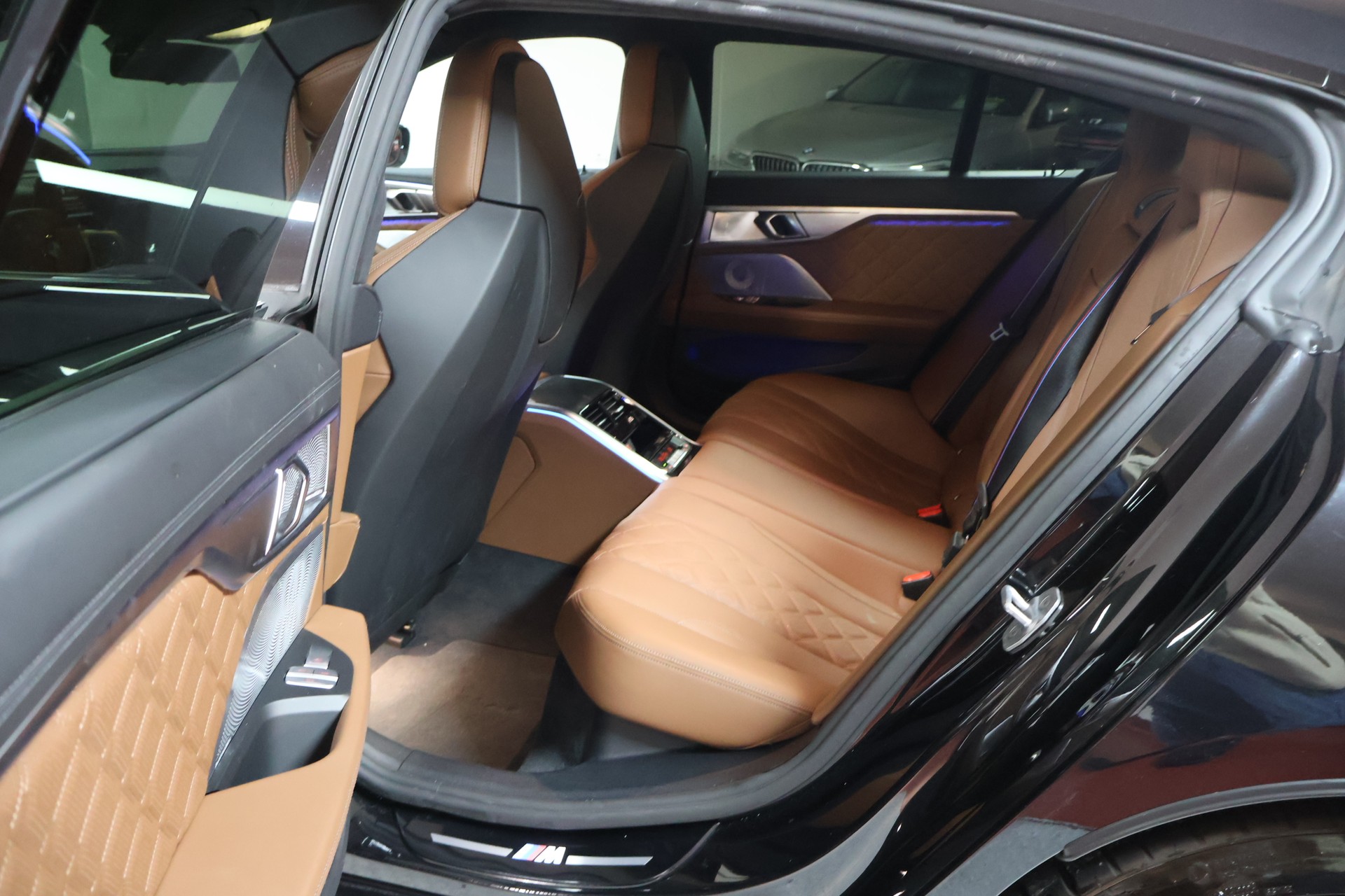 BMW M8 xDrive M Competition Steptronic-image-16