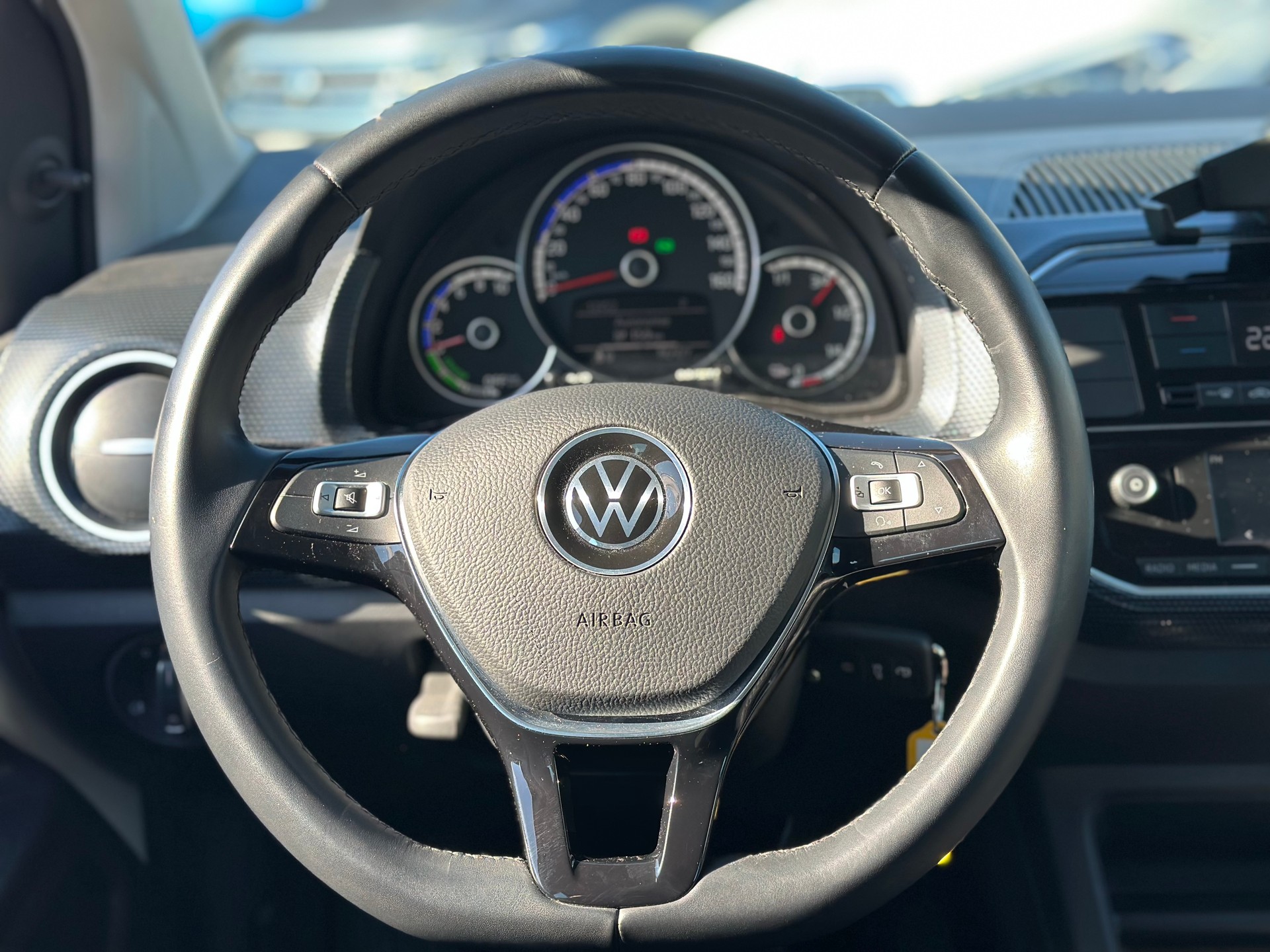VW Up e-image-7
