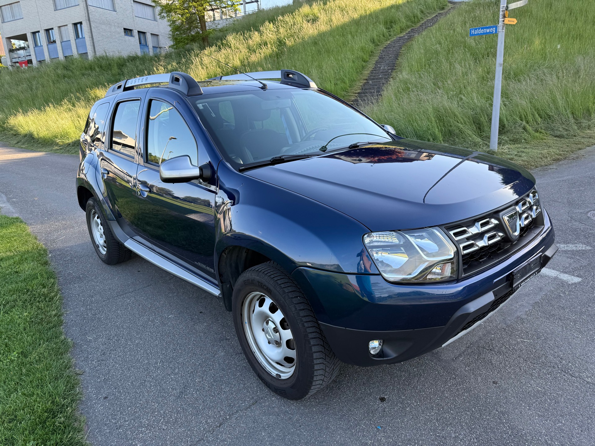 DACIA Duster 1.2 T Lauréate 4x2-image-1