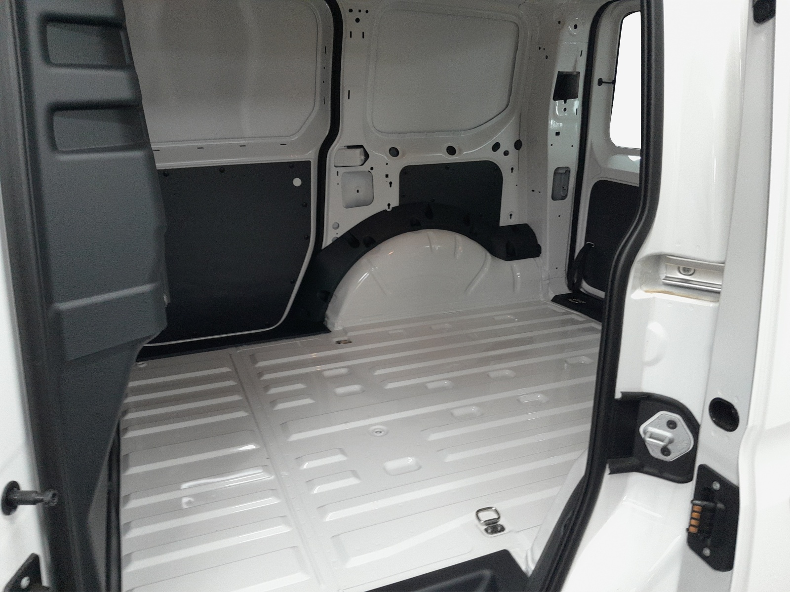VW Caddy Cargo 2.0TDI-image-11